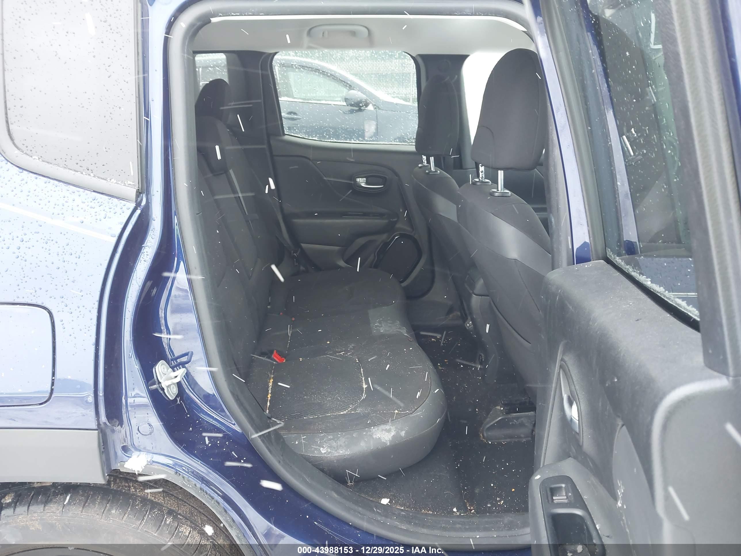 JEEP RENEGADE image 8