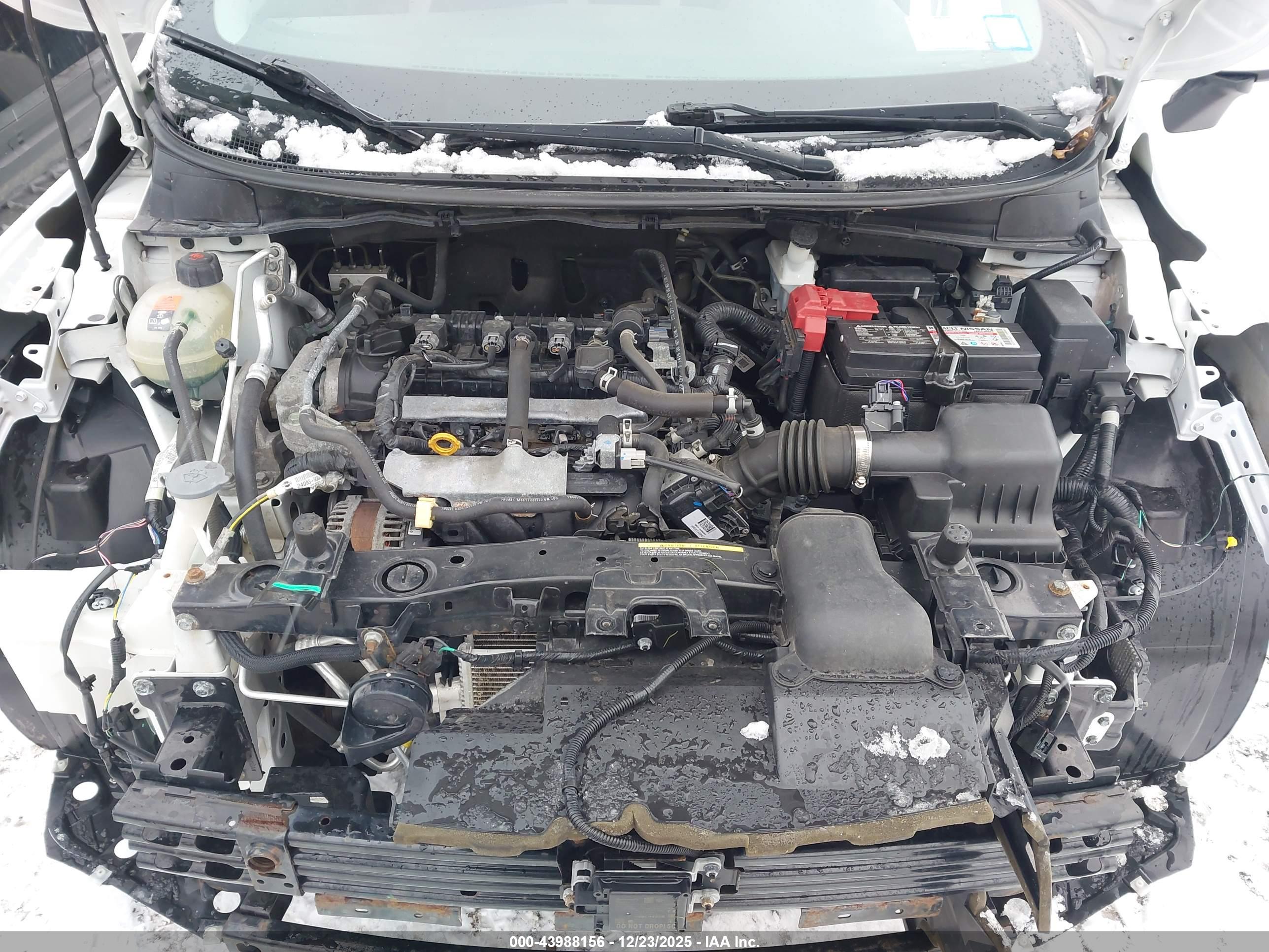 NISSAN VERSA image 10