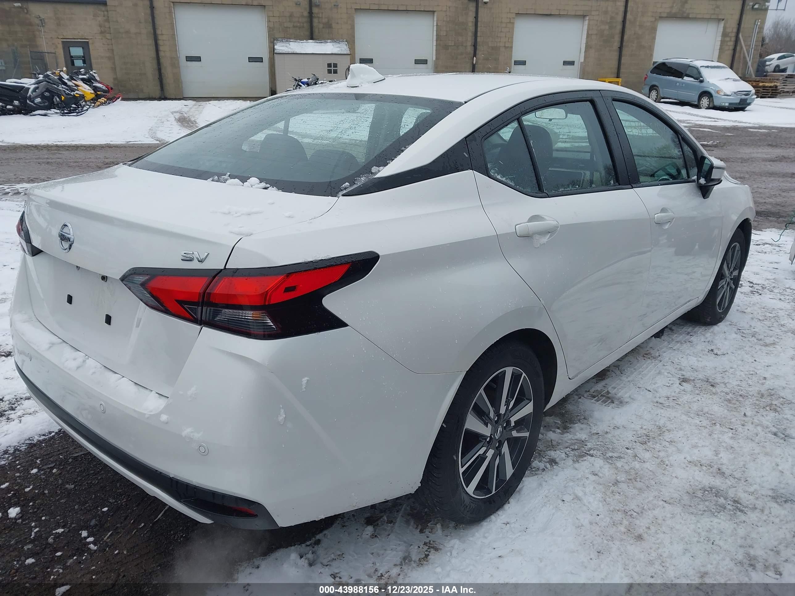 NISSAN VERSA image 4