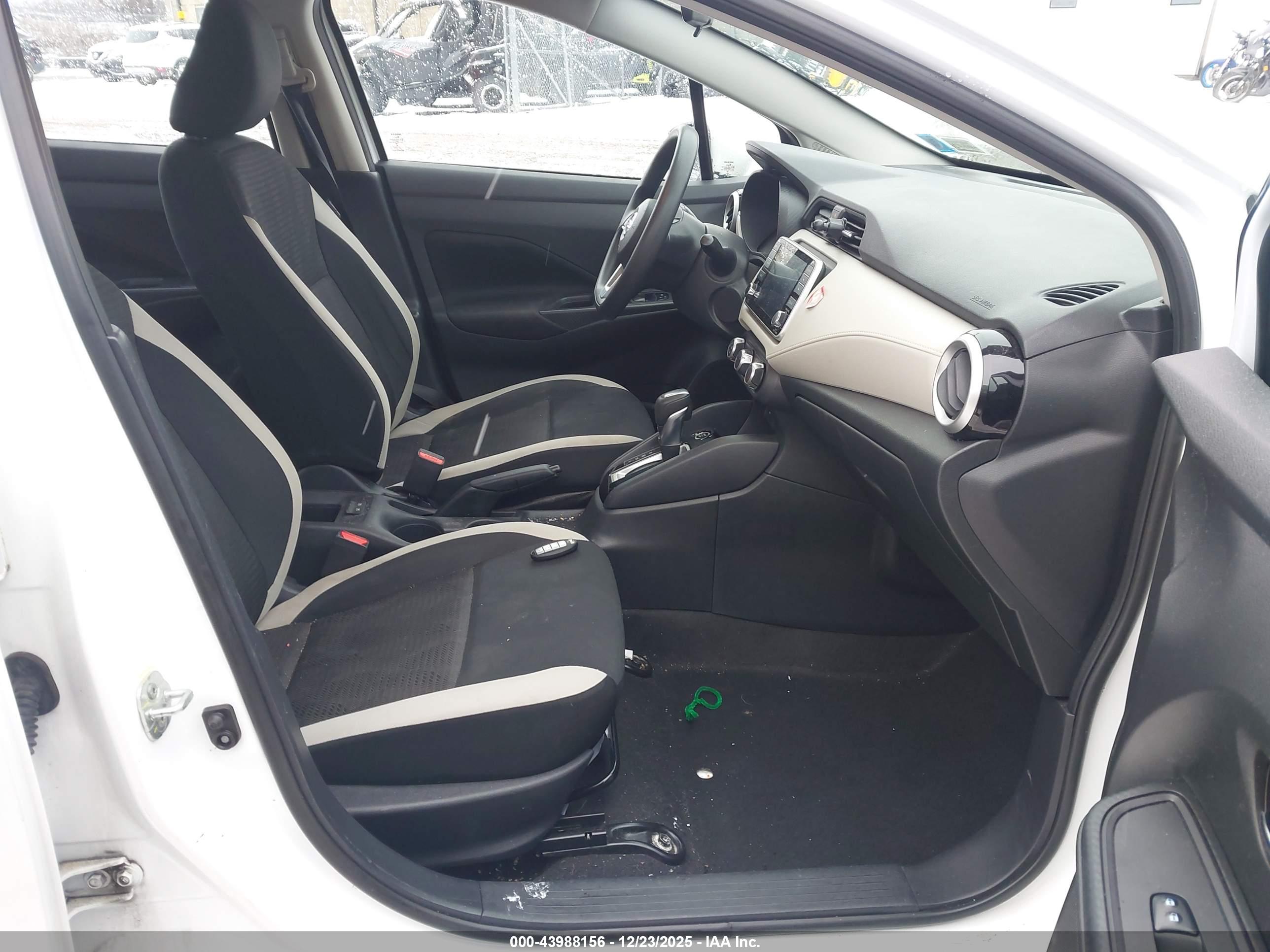 NISSAN VERSA image 5