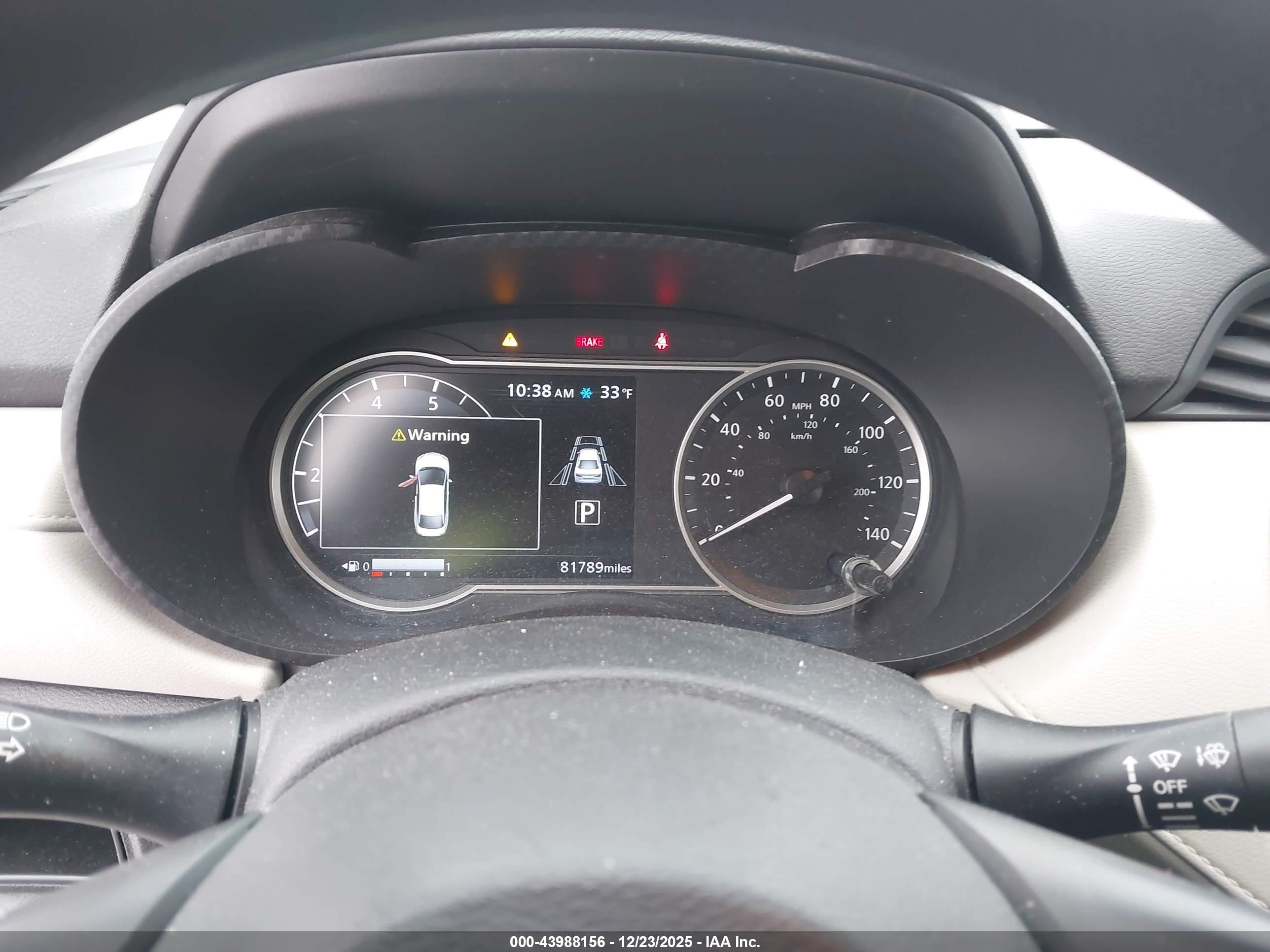 NISSAN VERSA image 7