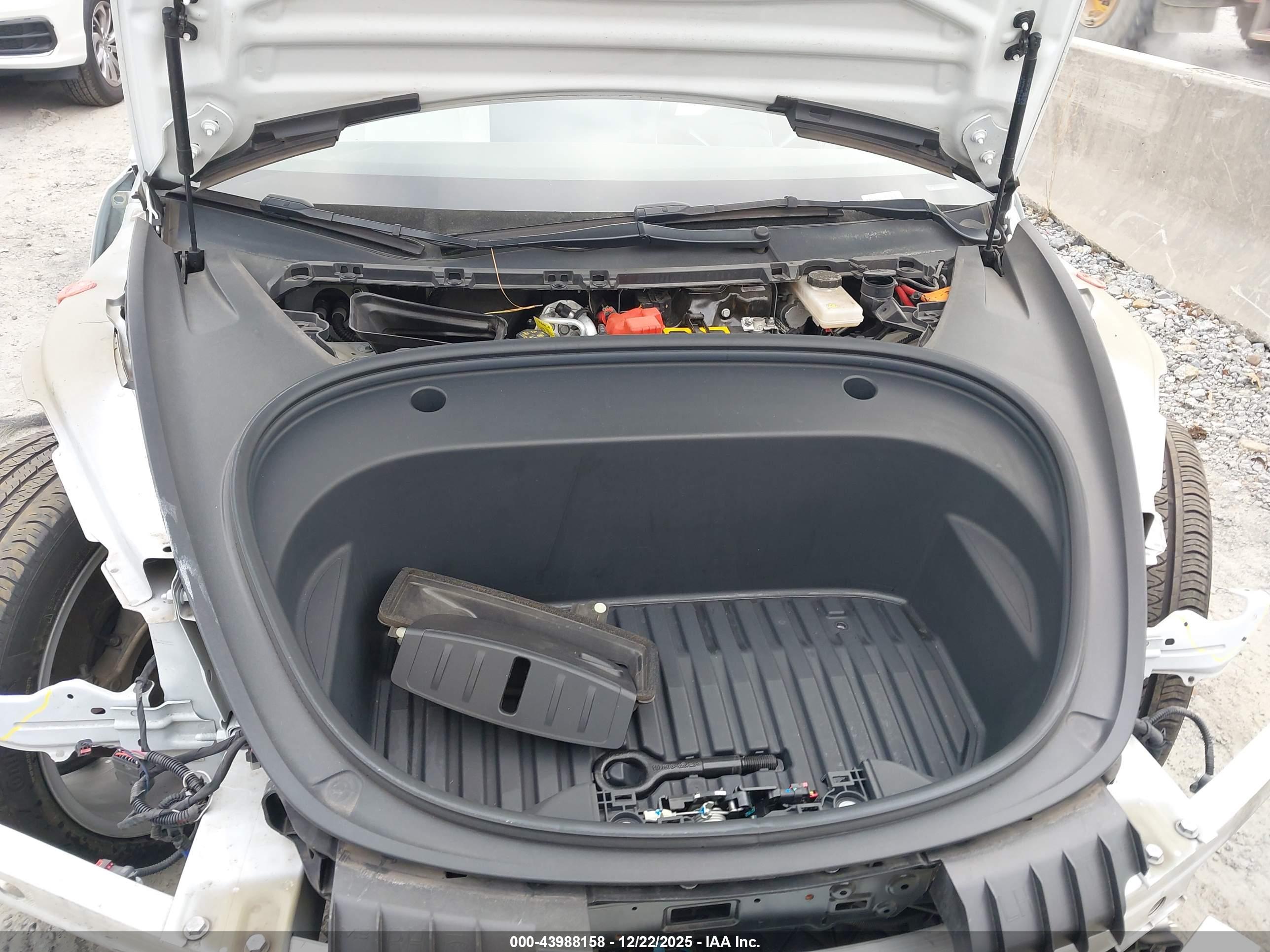 TESLA MODEL image 10