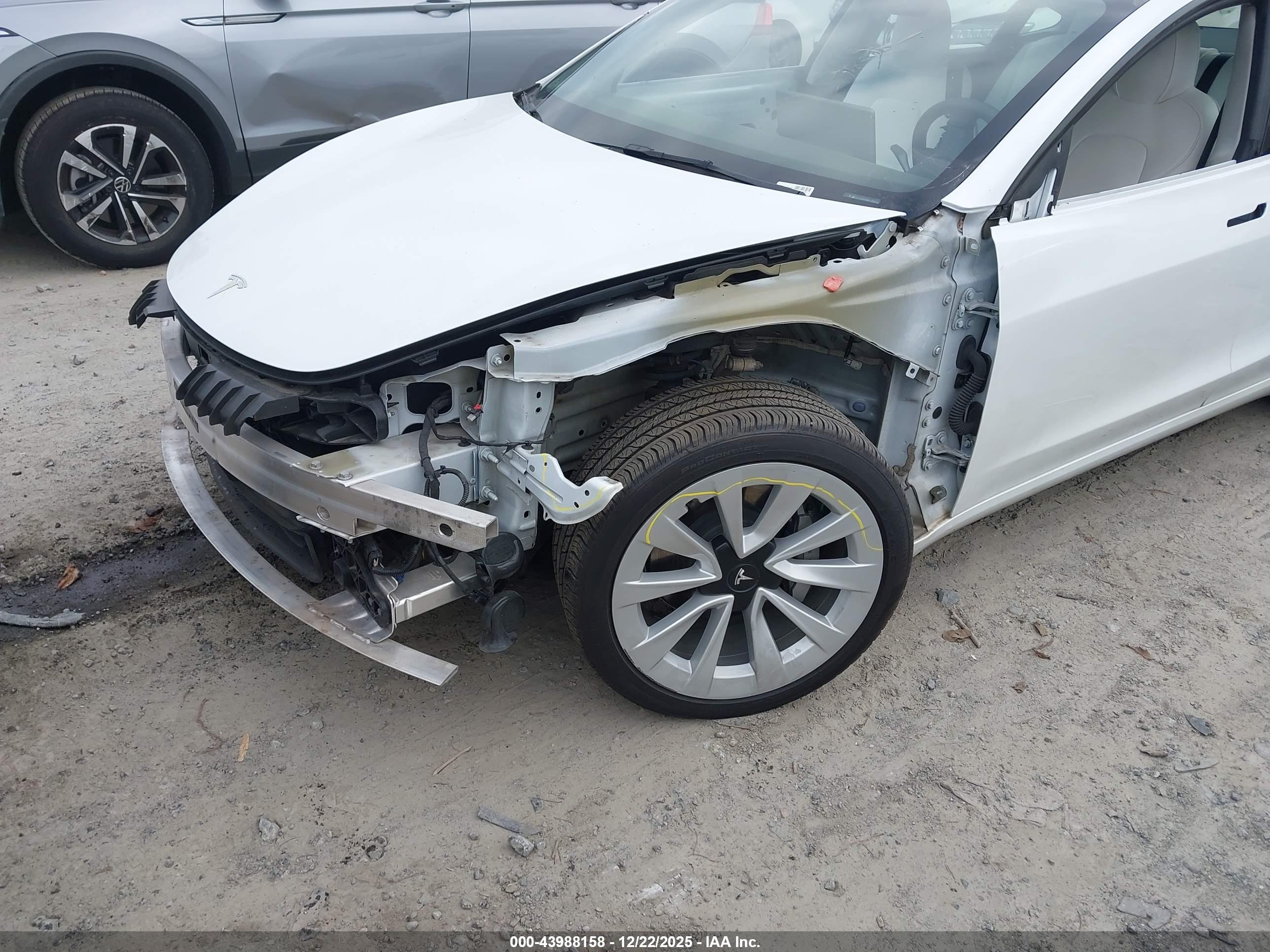 TESLA MODEL image 6