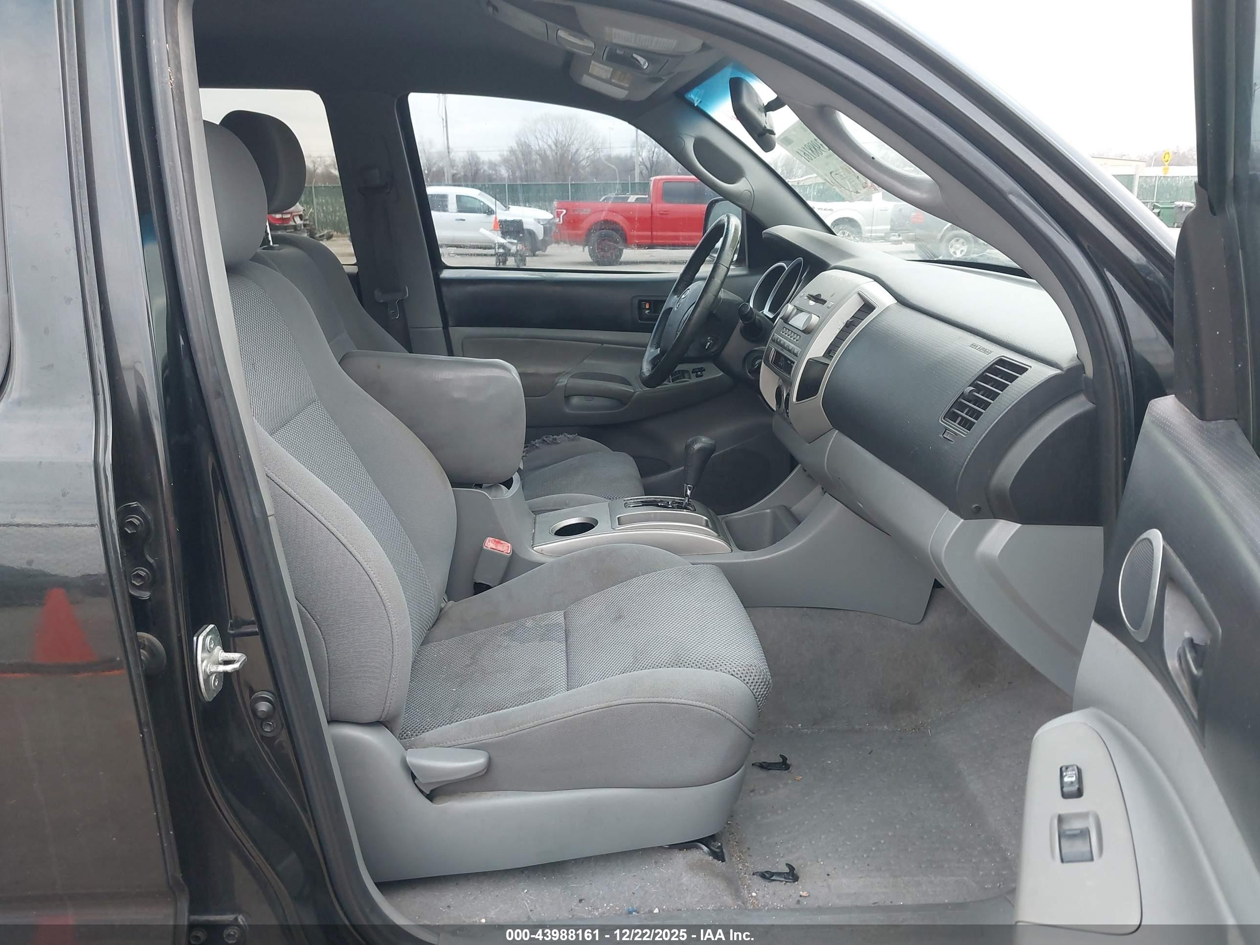 TOYOTA TACOMA image 5
