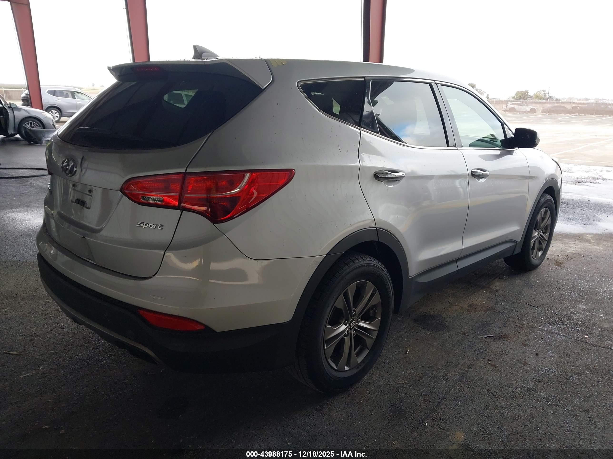 HYUNDAI SANTA image 4