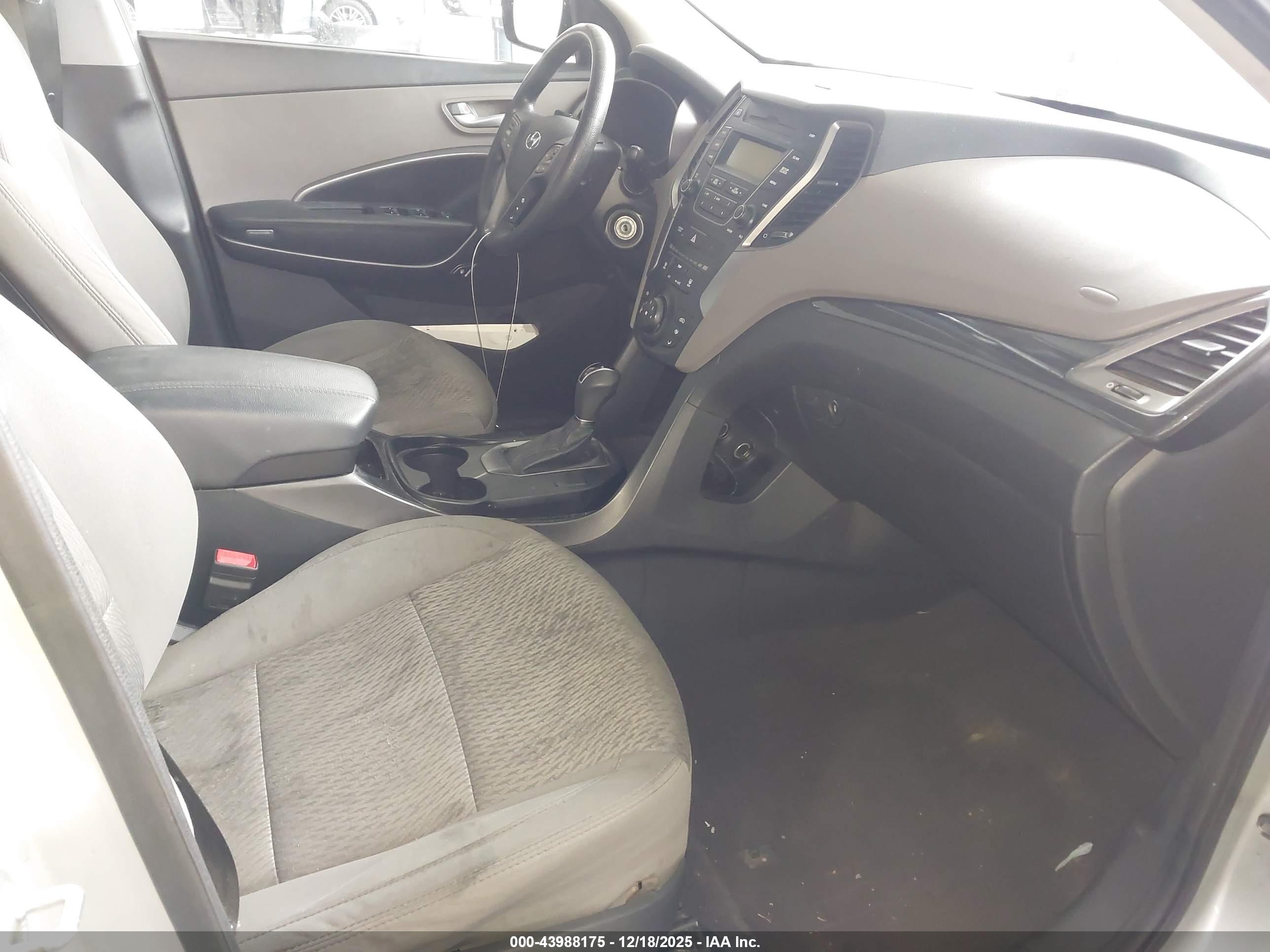 HYUNDAI SANTA image 5