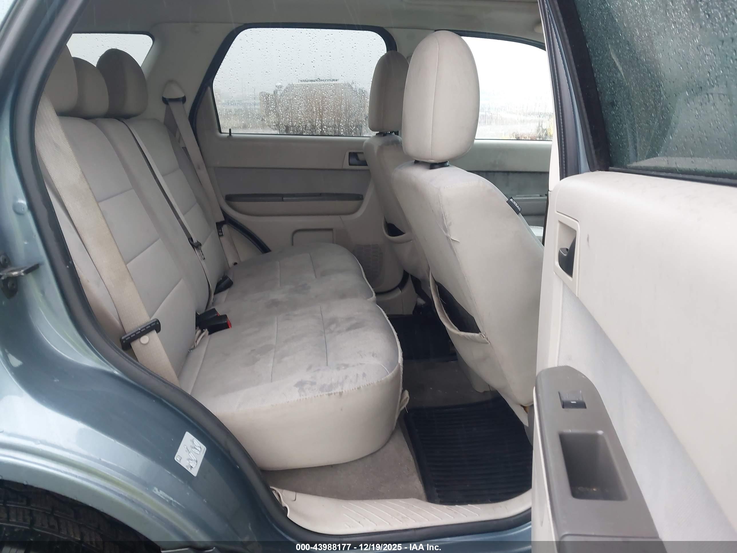 FORD ESCAPE image 8
