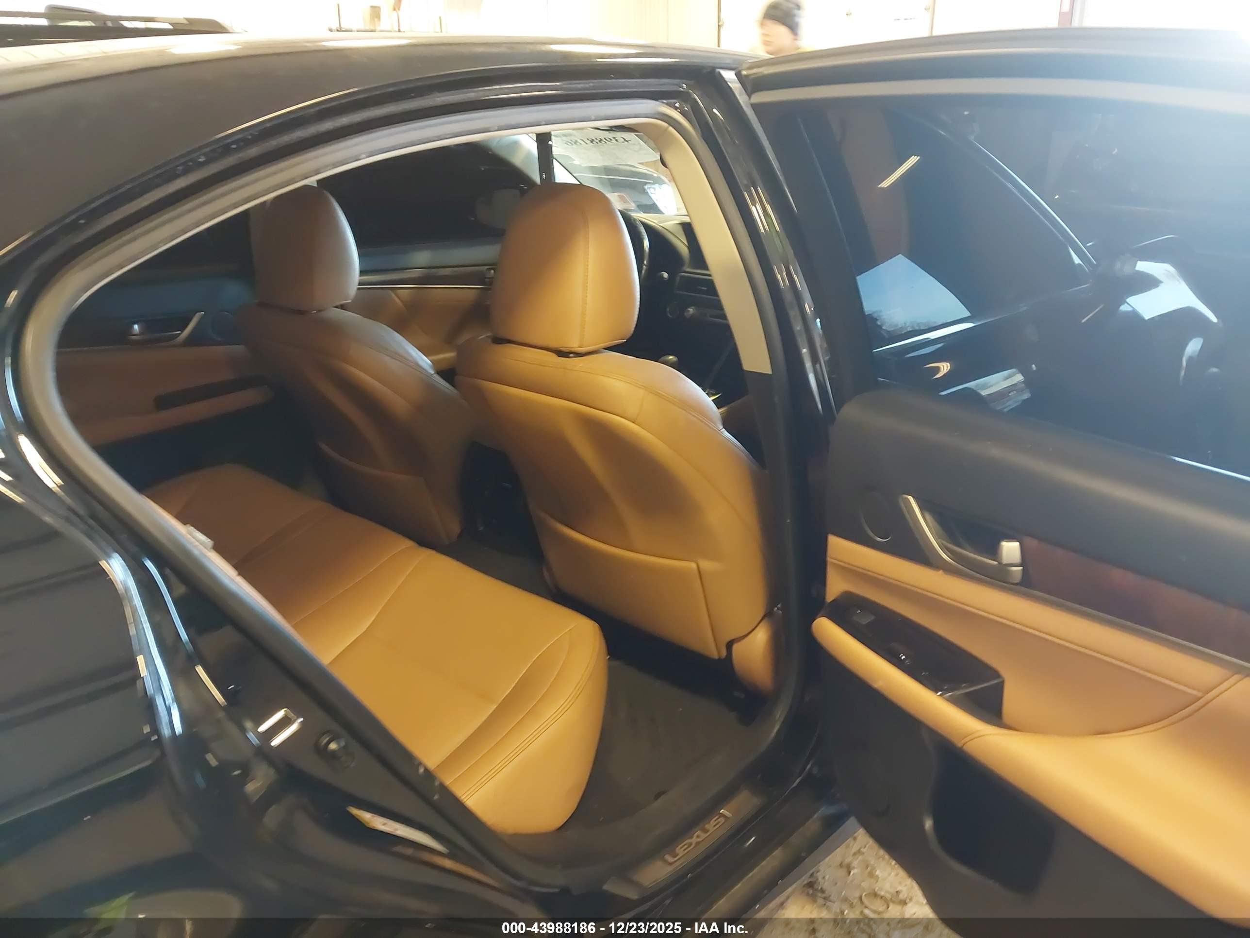 LEXUS GS image 8