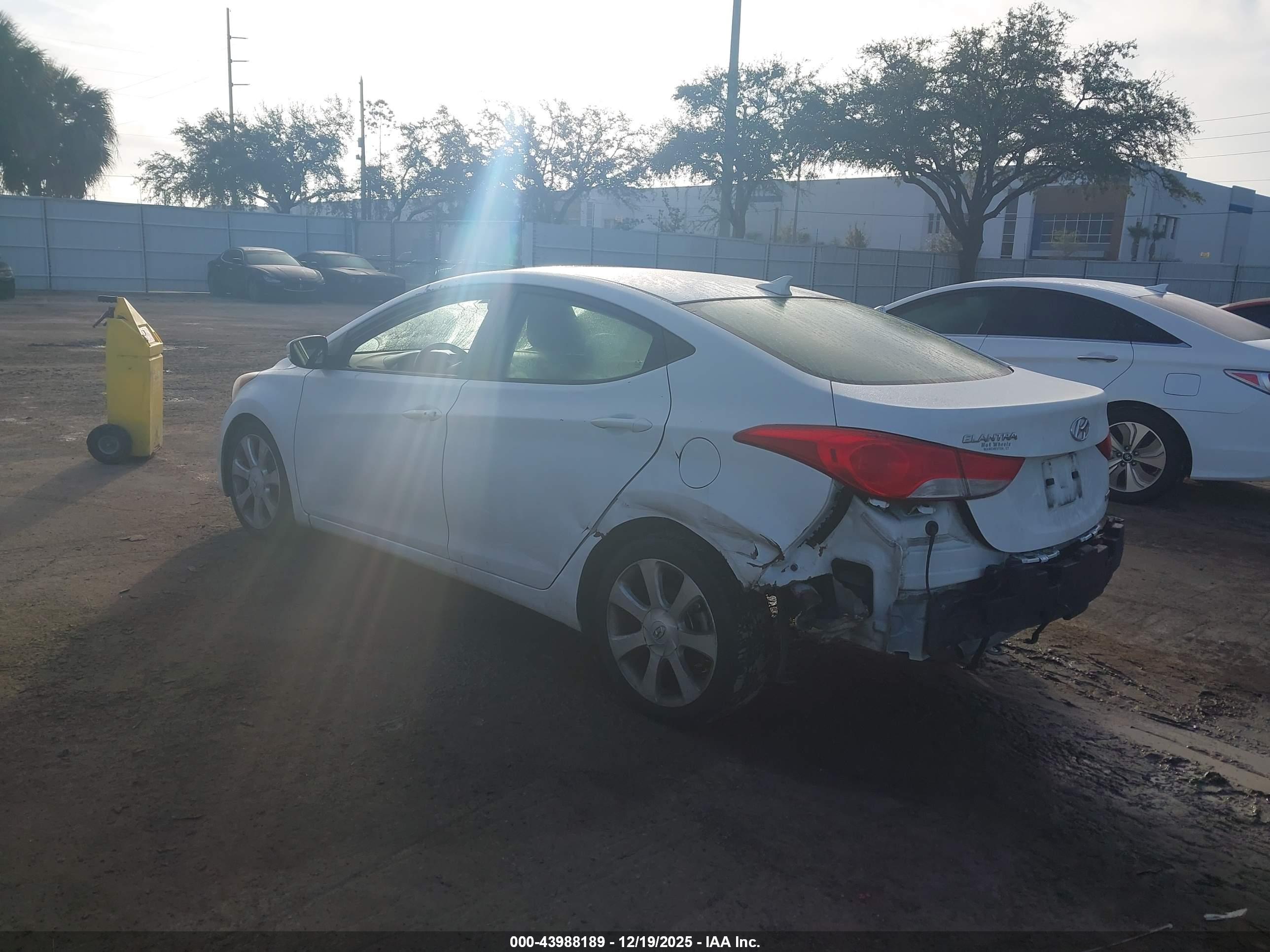 HYUNDAI ELANTRA image 3