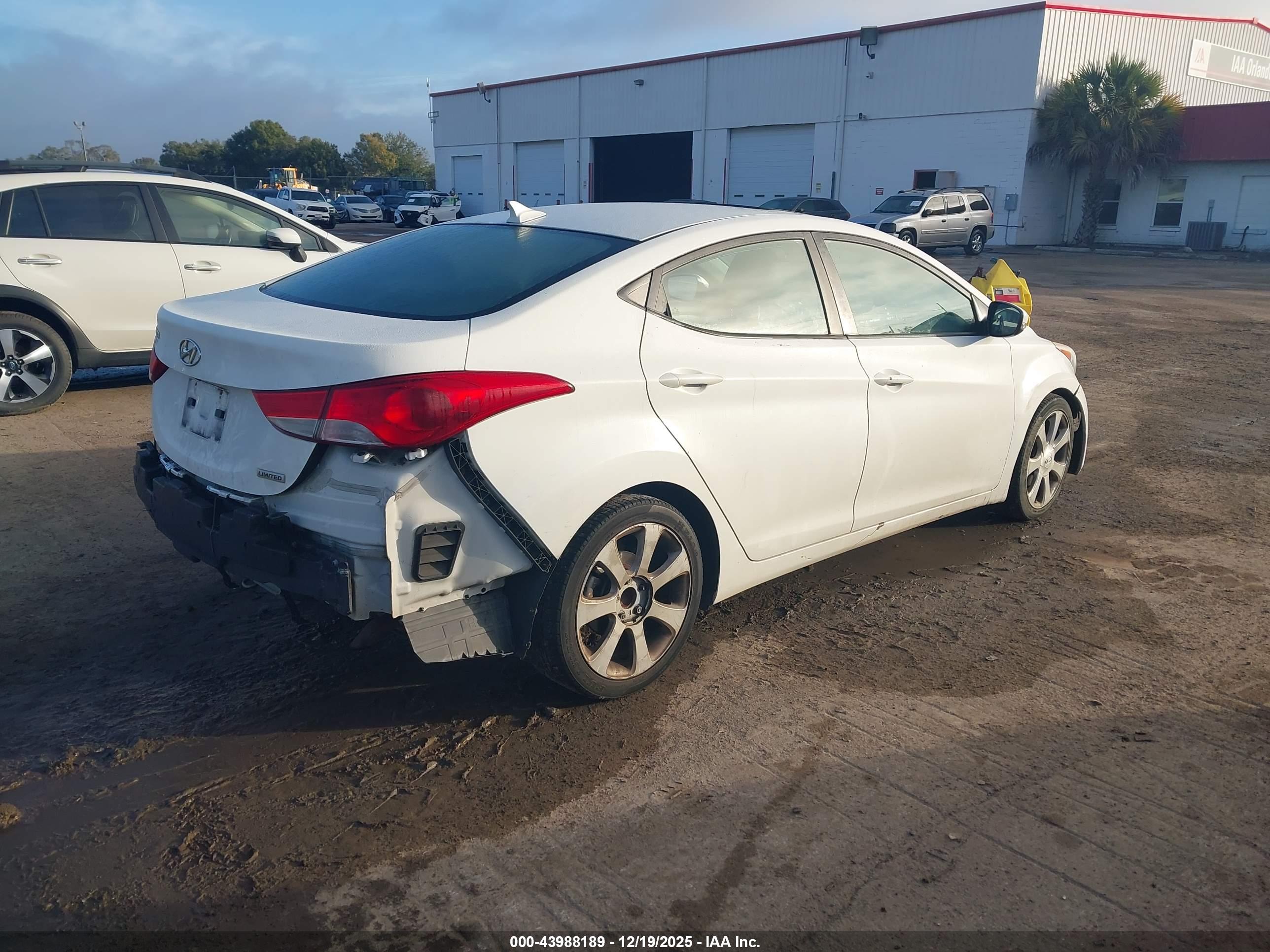 HYUNDAI ELANTRA image 4