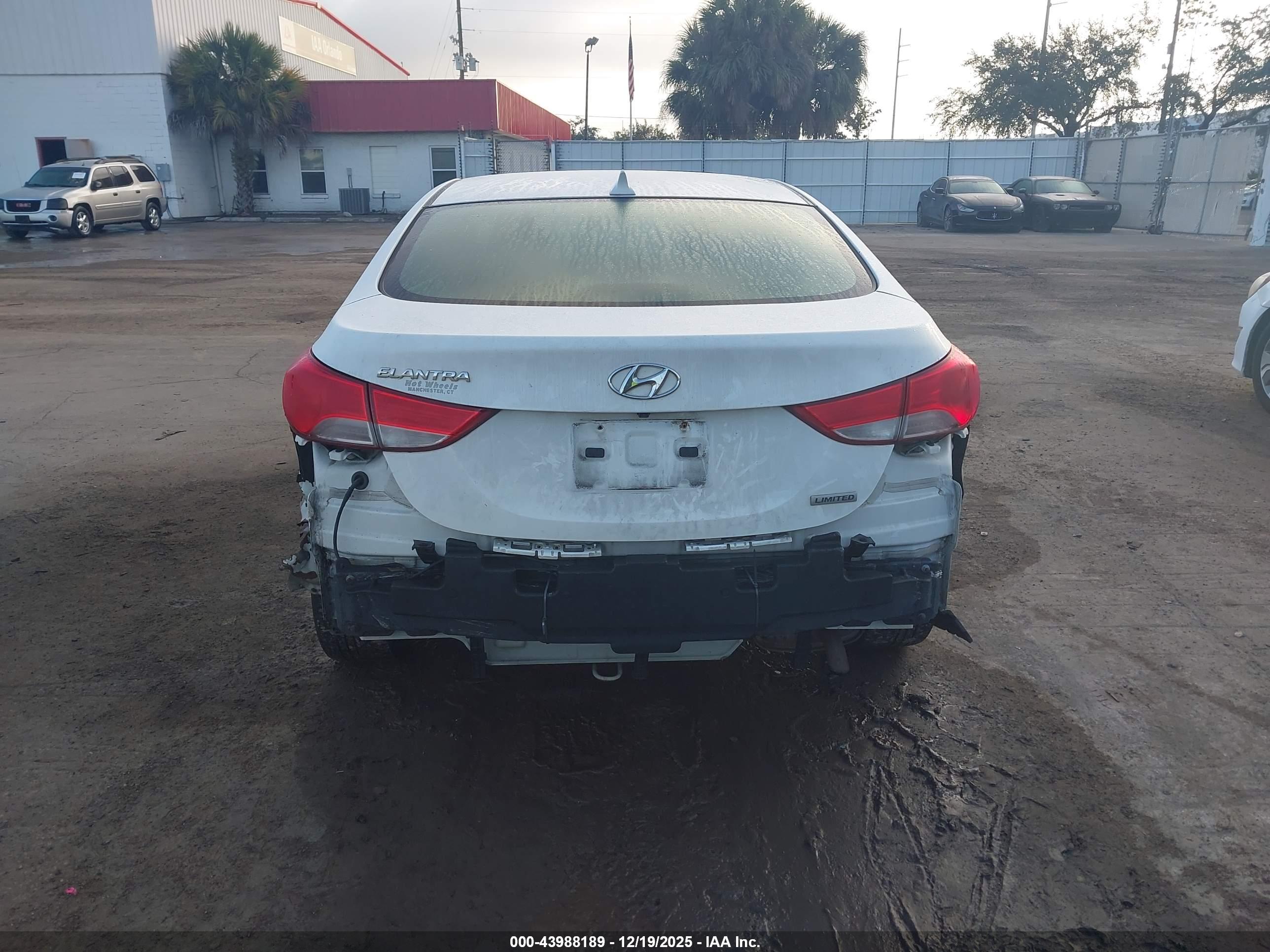 HYUNDAI ELANTRA image 6