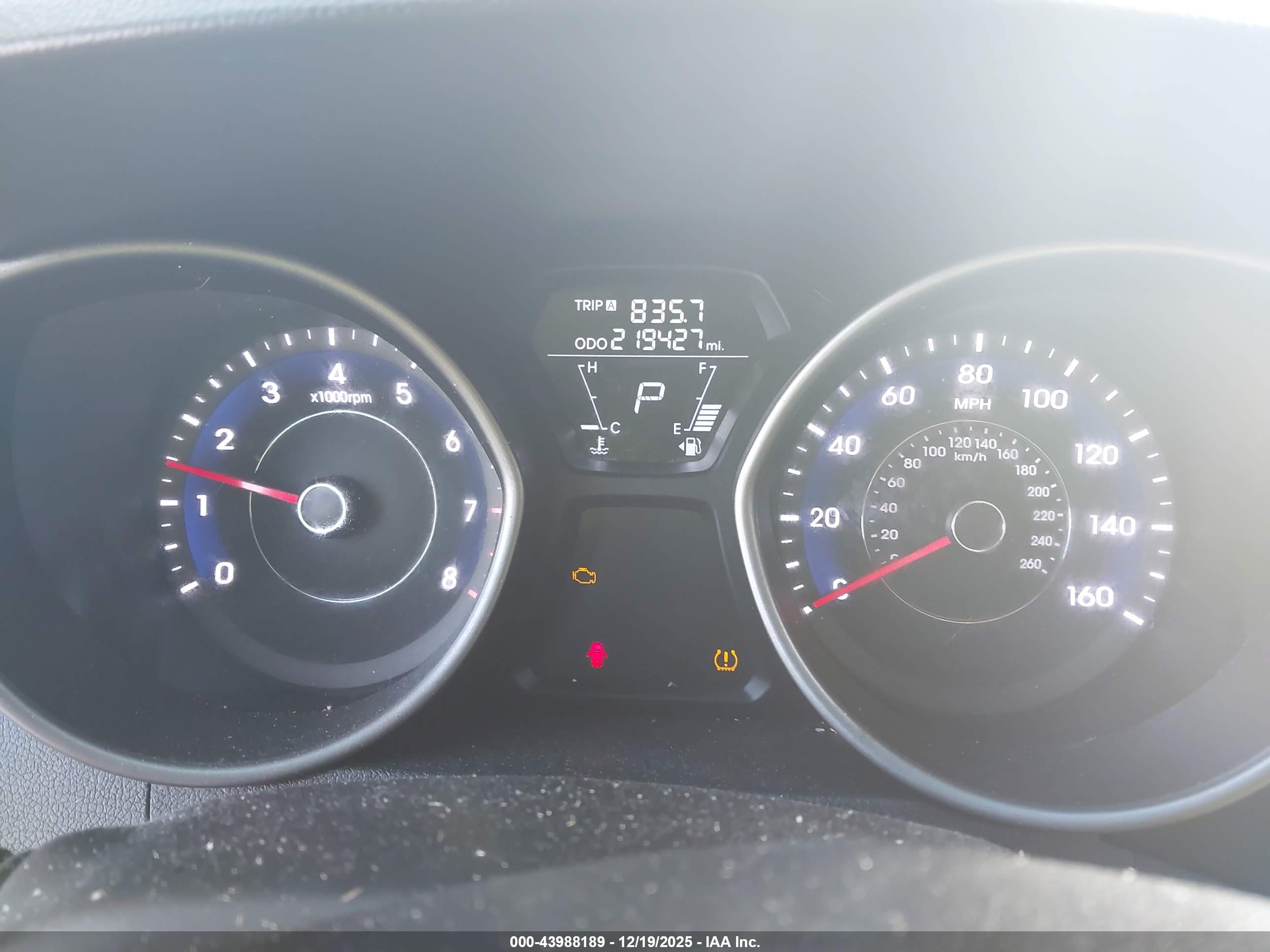 HYUNDAI ELANTRA image 7