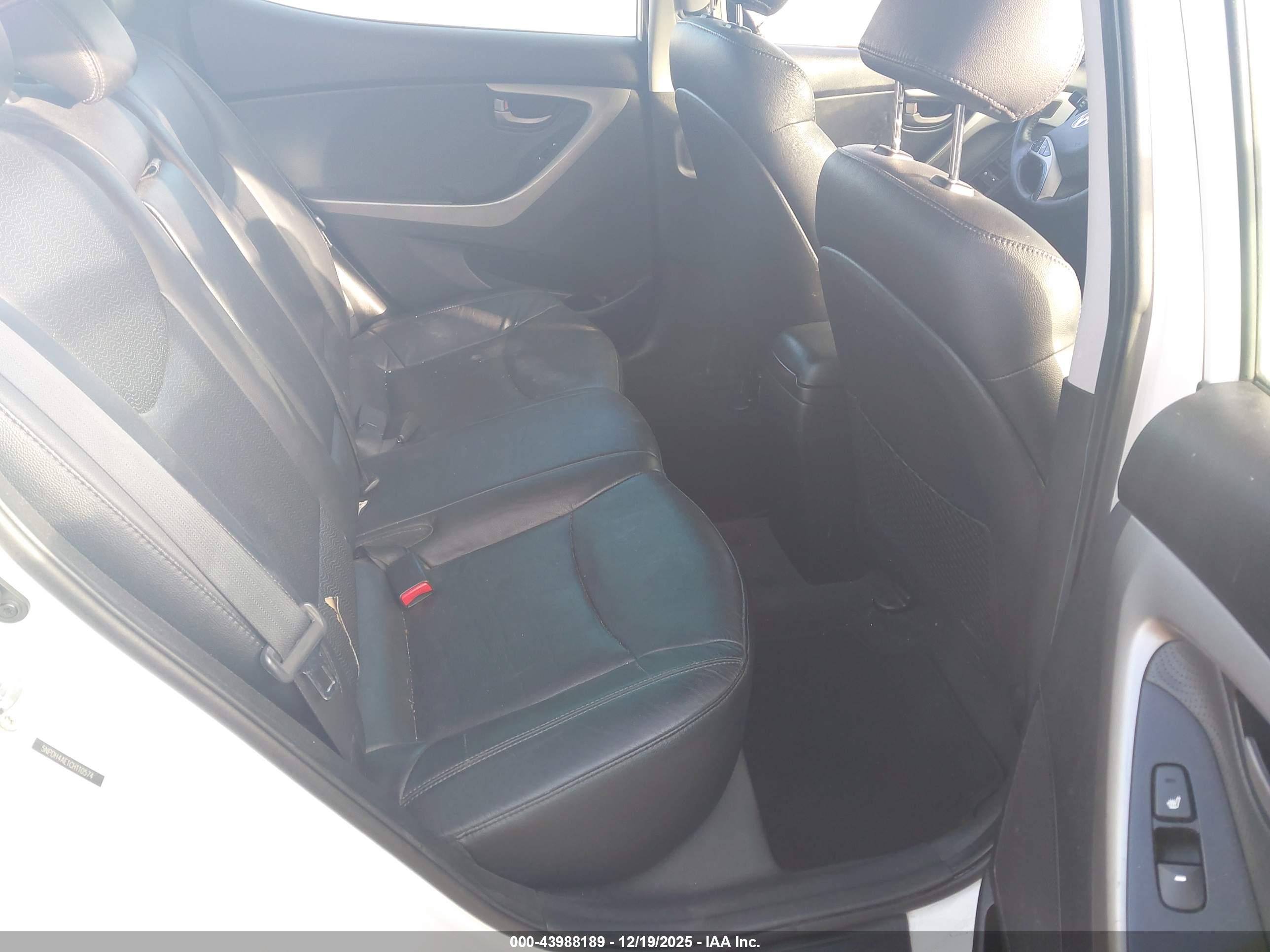 HYUNDAI ELANTRA image 8
