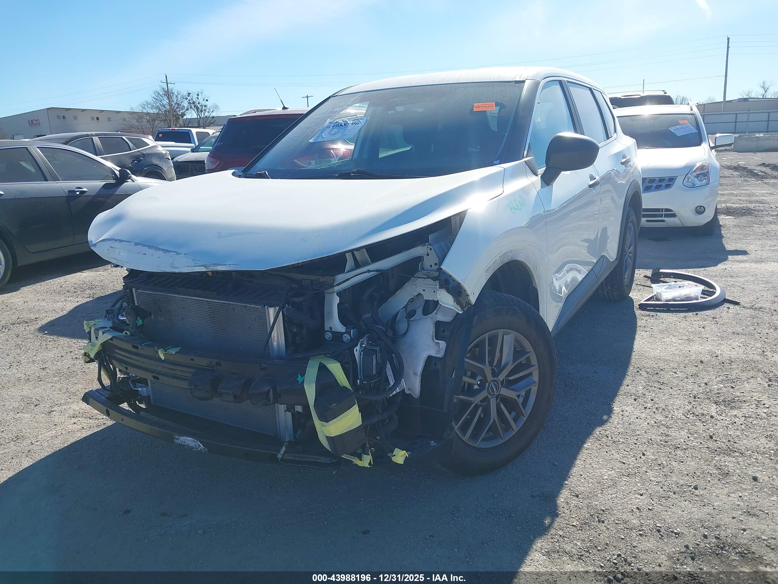 NISSAN ROGUE image 2