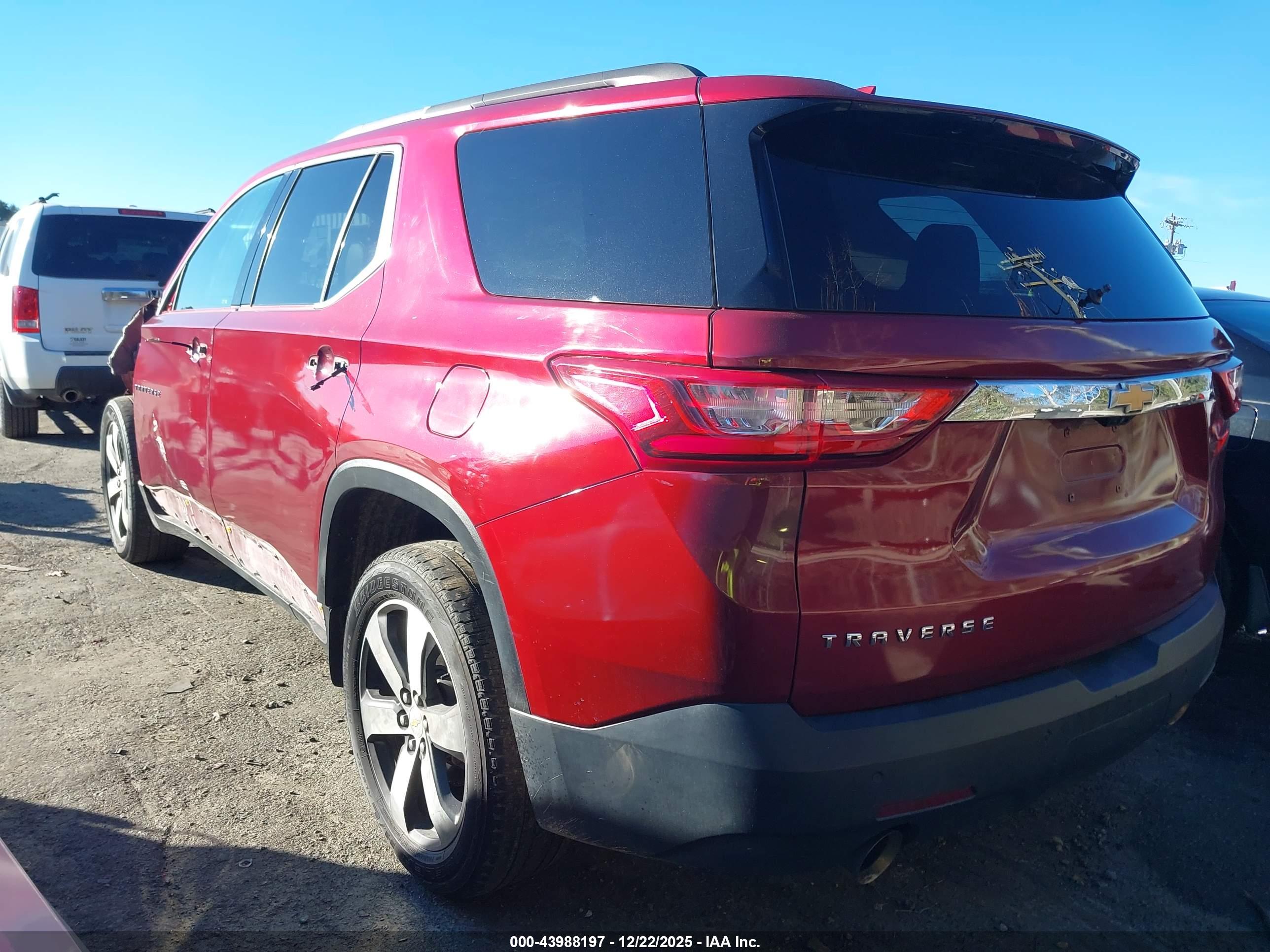 CHEVROLET TRAVERSE image 3