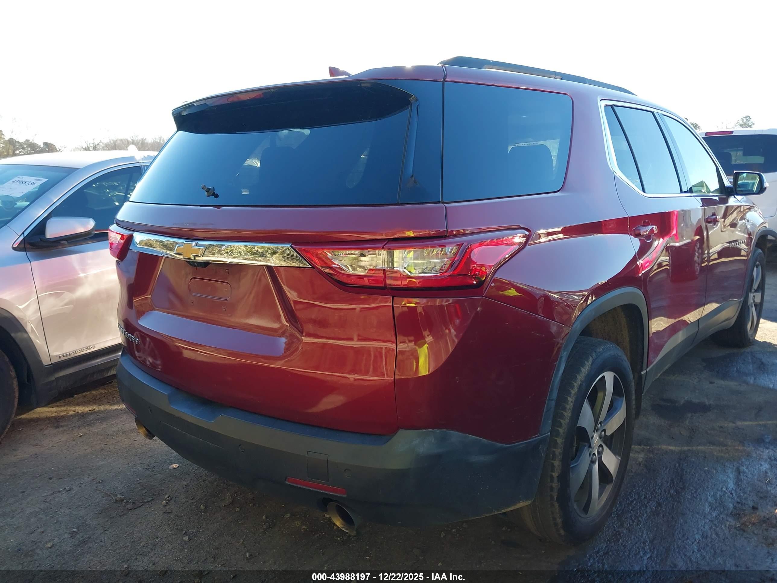 CHEVROLET TRAVERSE image 4