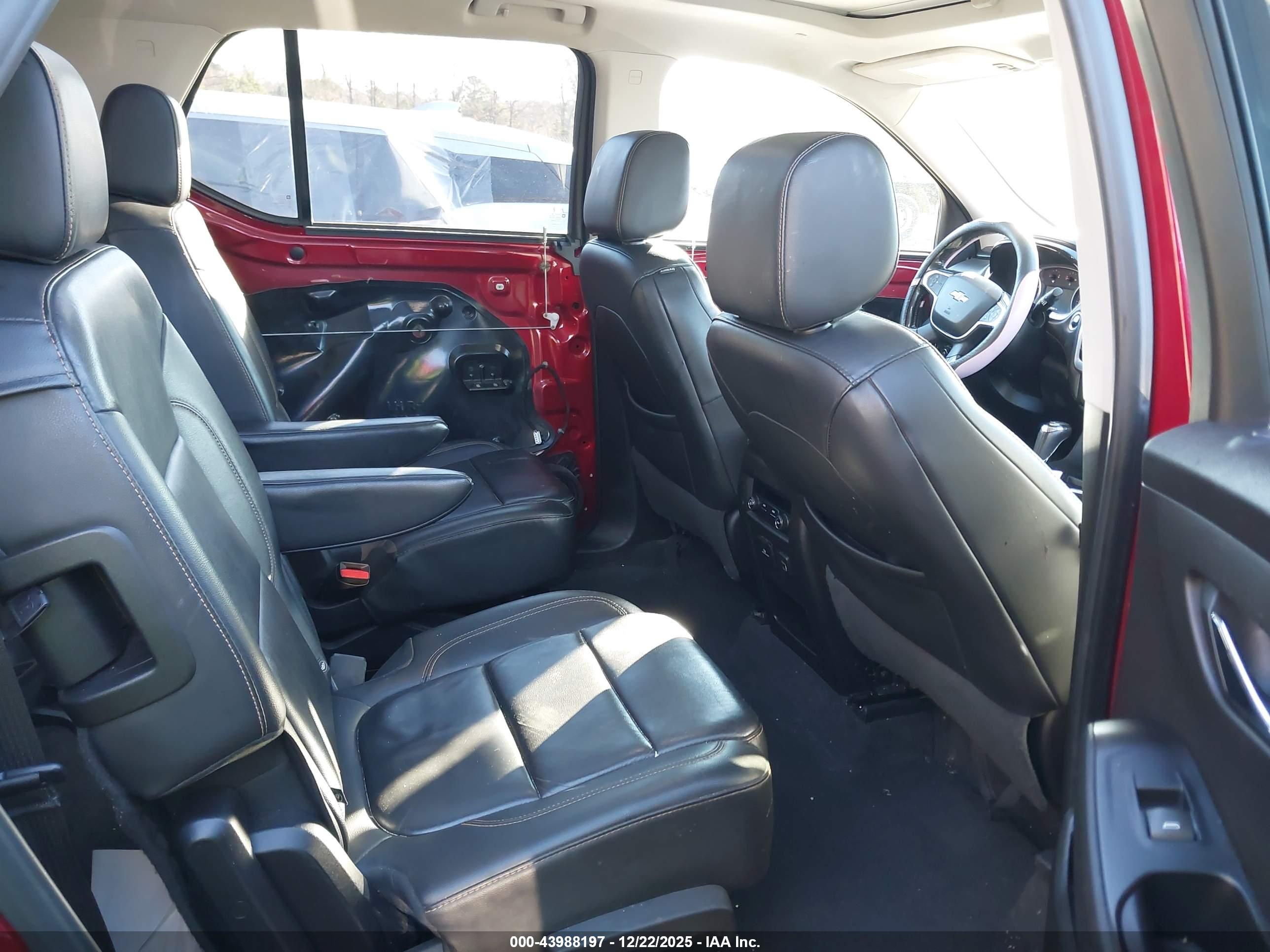 CHEVROLET TRAVERSE image 8