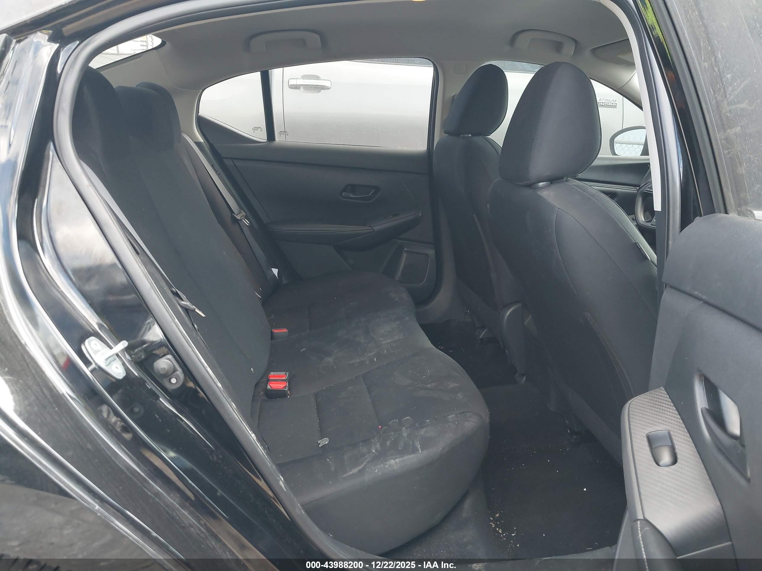NISSAN SENTRA image 8
