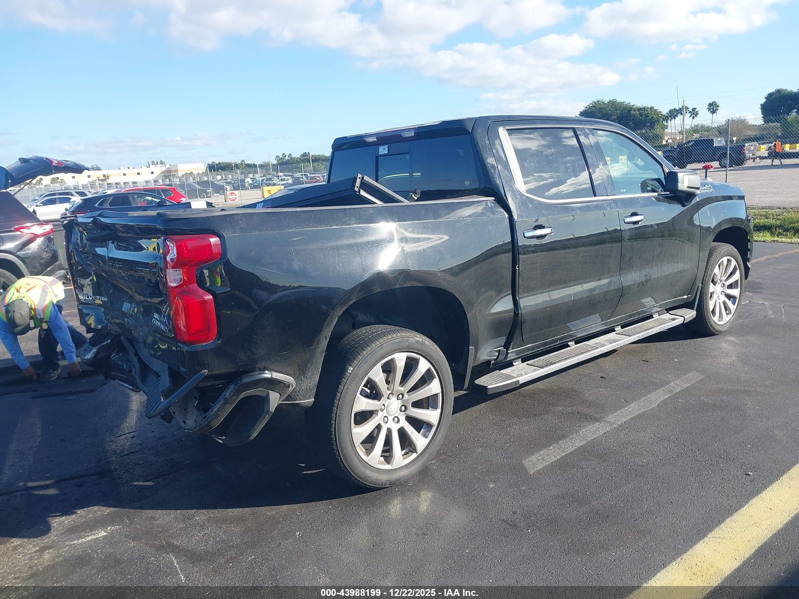 CHEVROLET SILVERADO image 4
