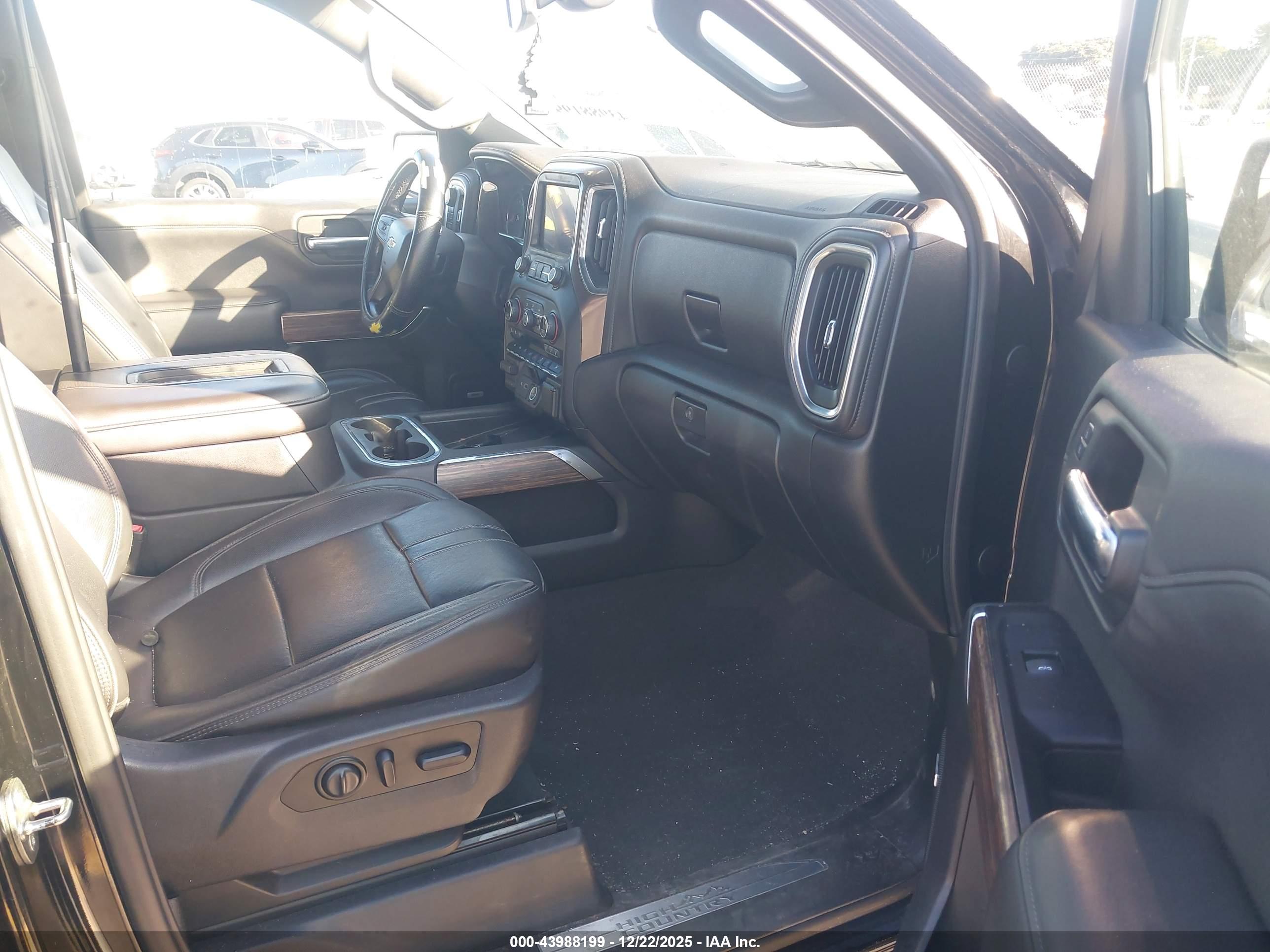 CHEVROLET SILVERADO image 5