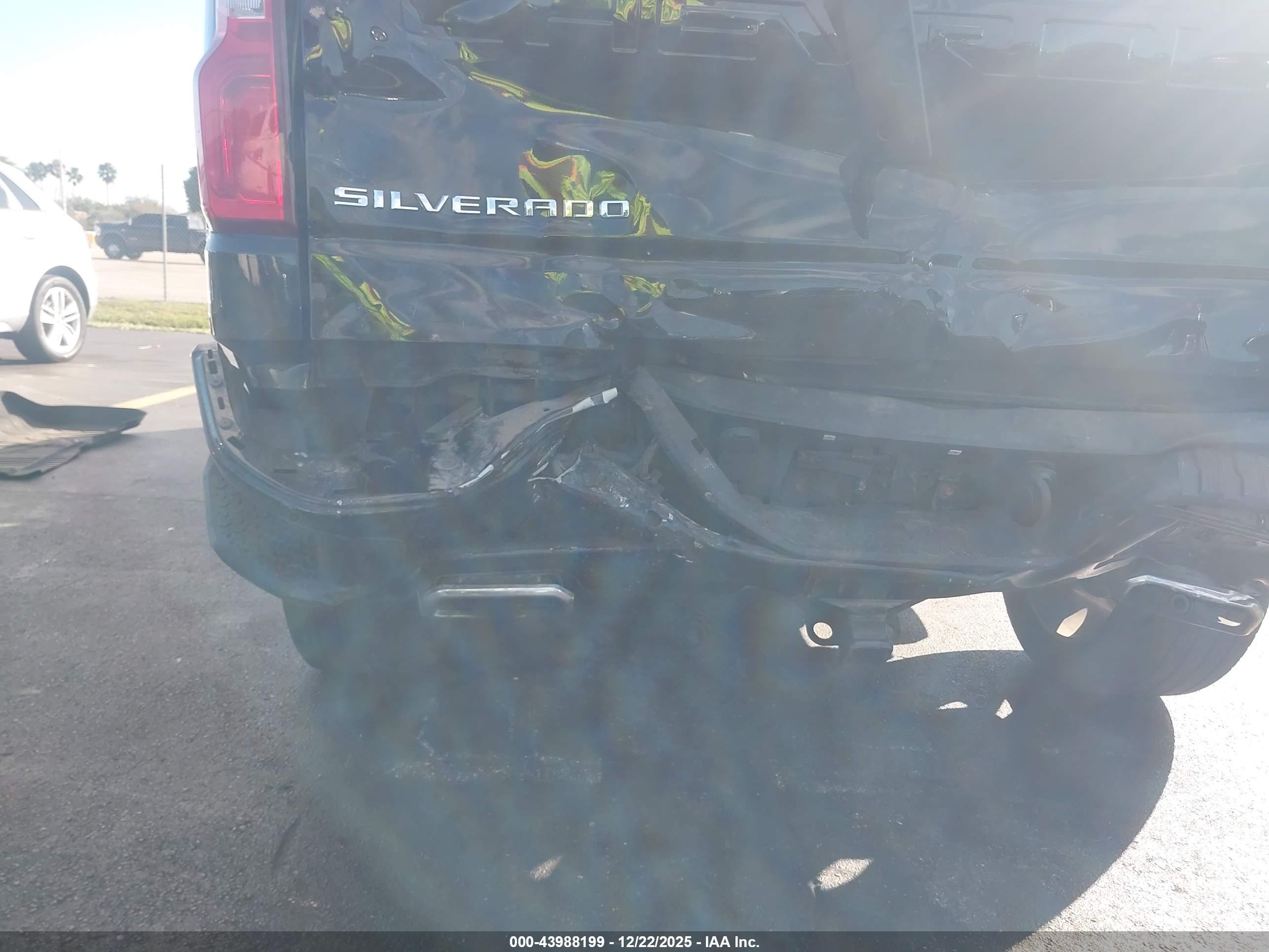 CHEVROLET SILVERADO image 6