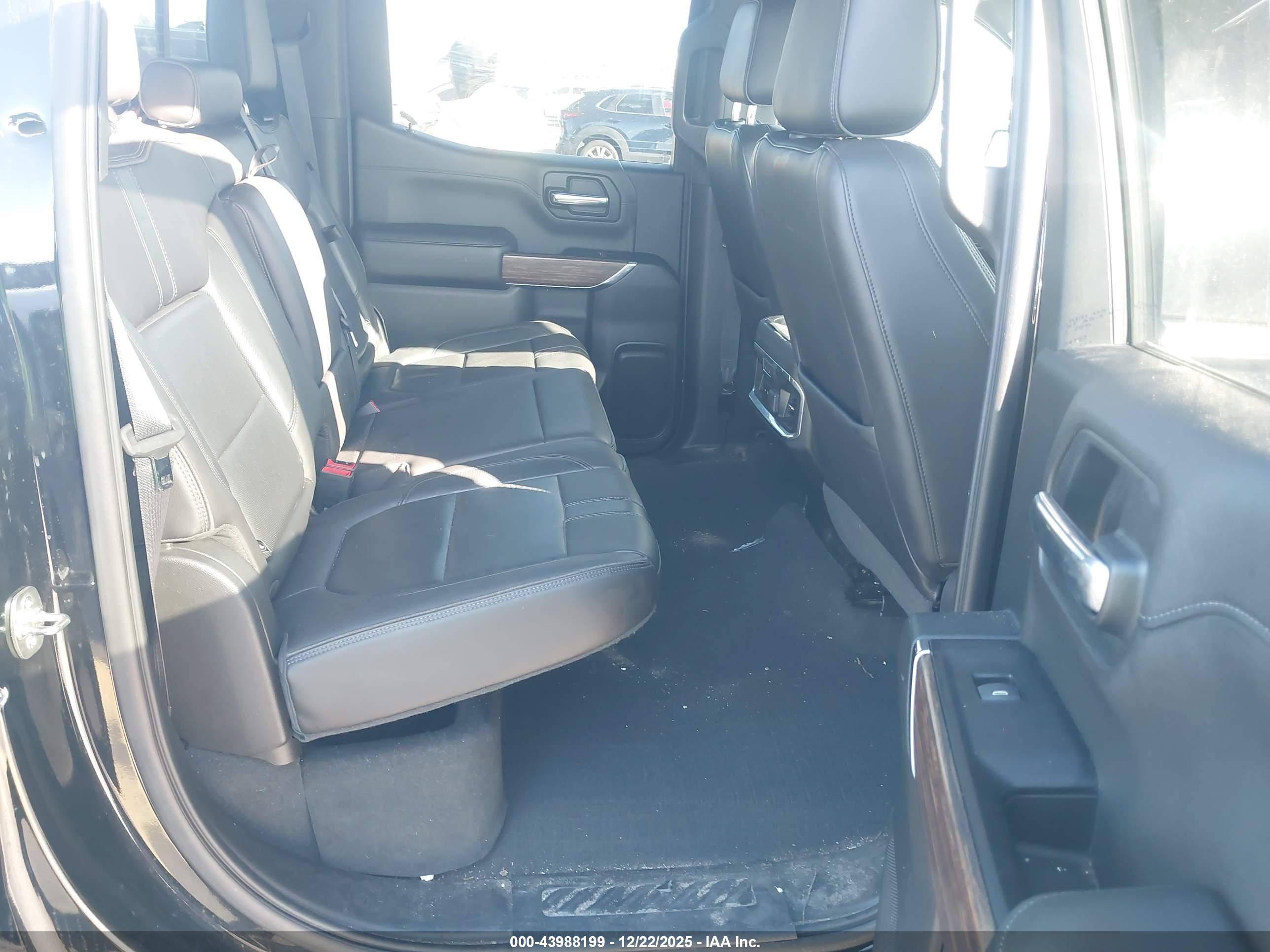 CHEVROLET SILVERADO image 8