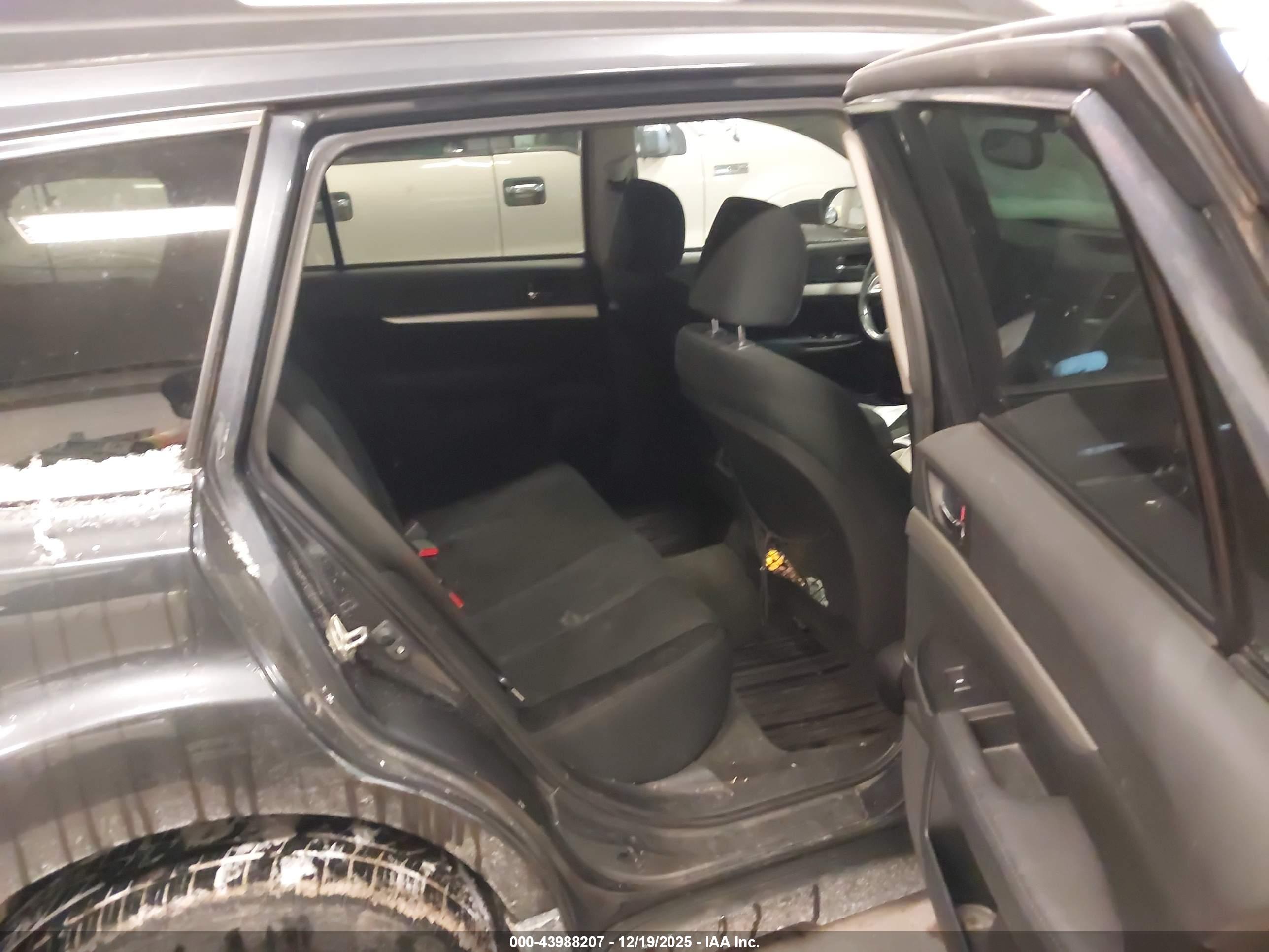 SUBARU OUTBACK image 8