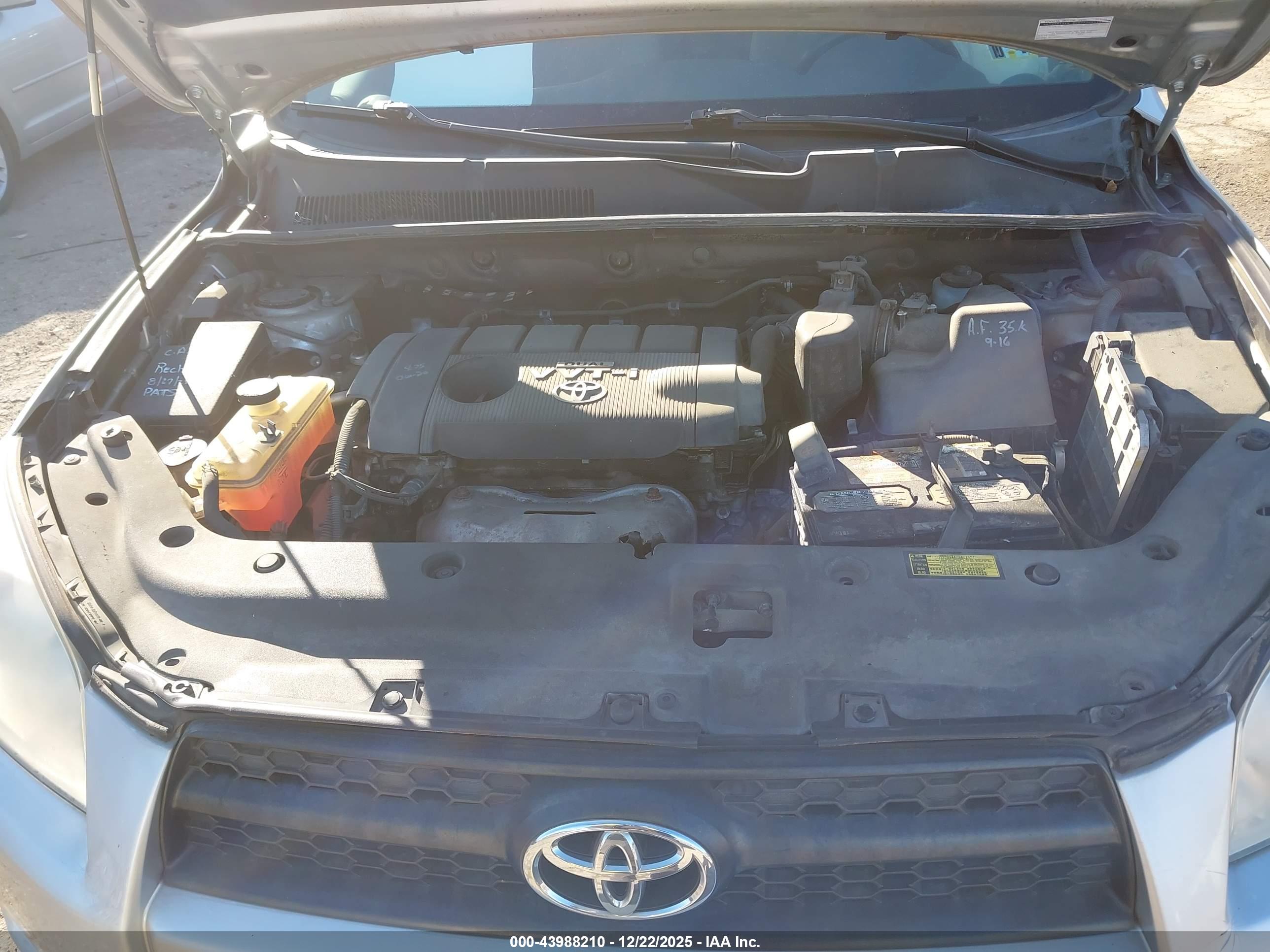 TOYOTA RAV4 image 10