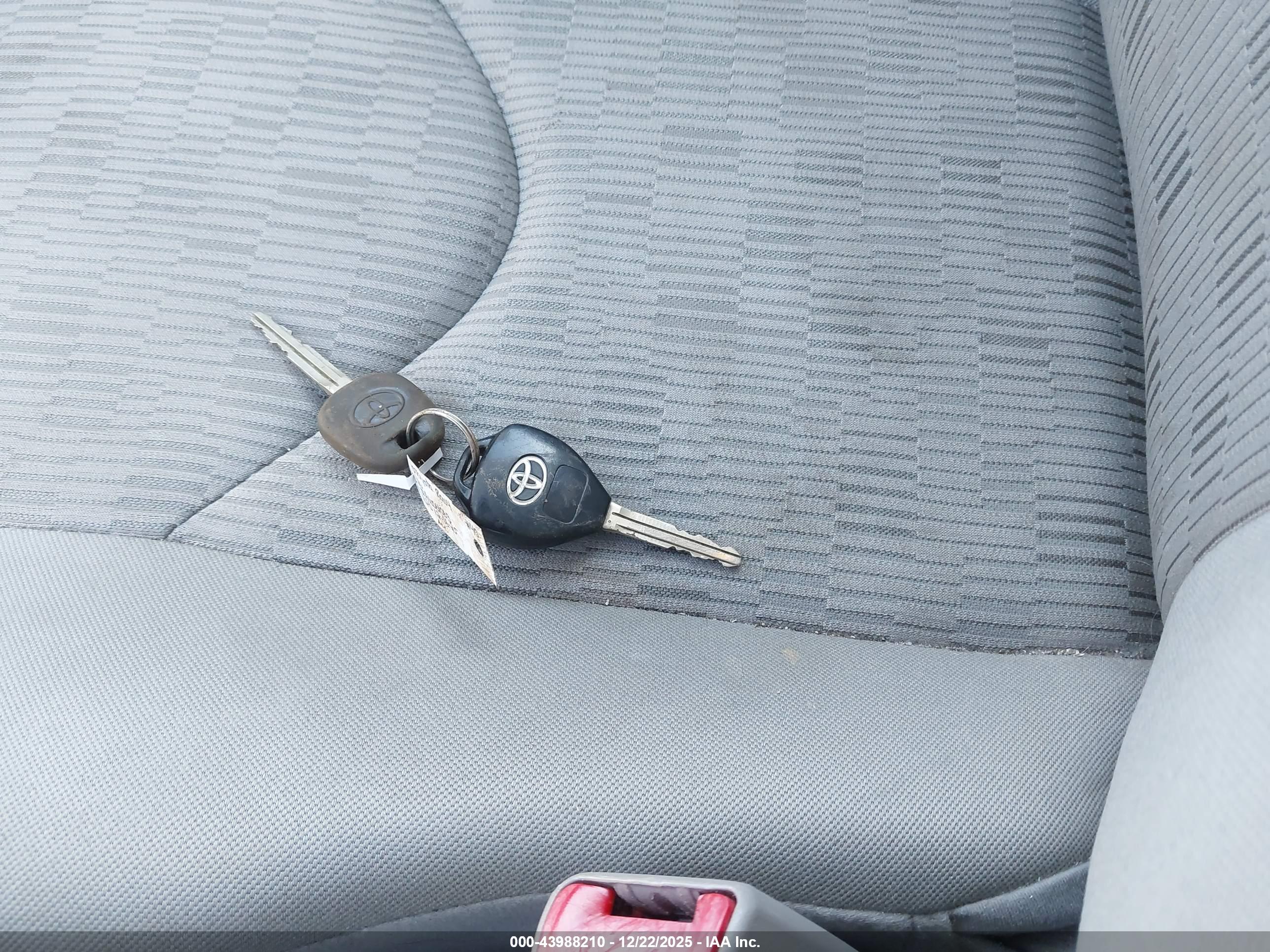 TOYOTA RAV4 image 11