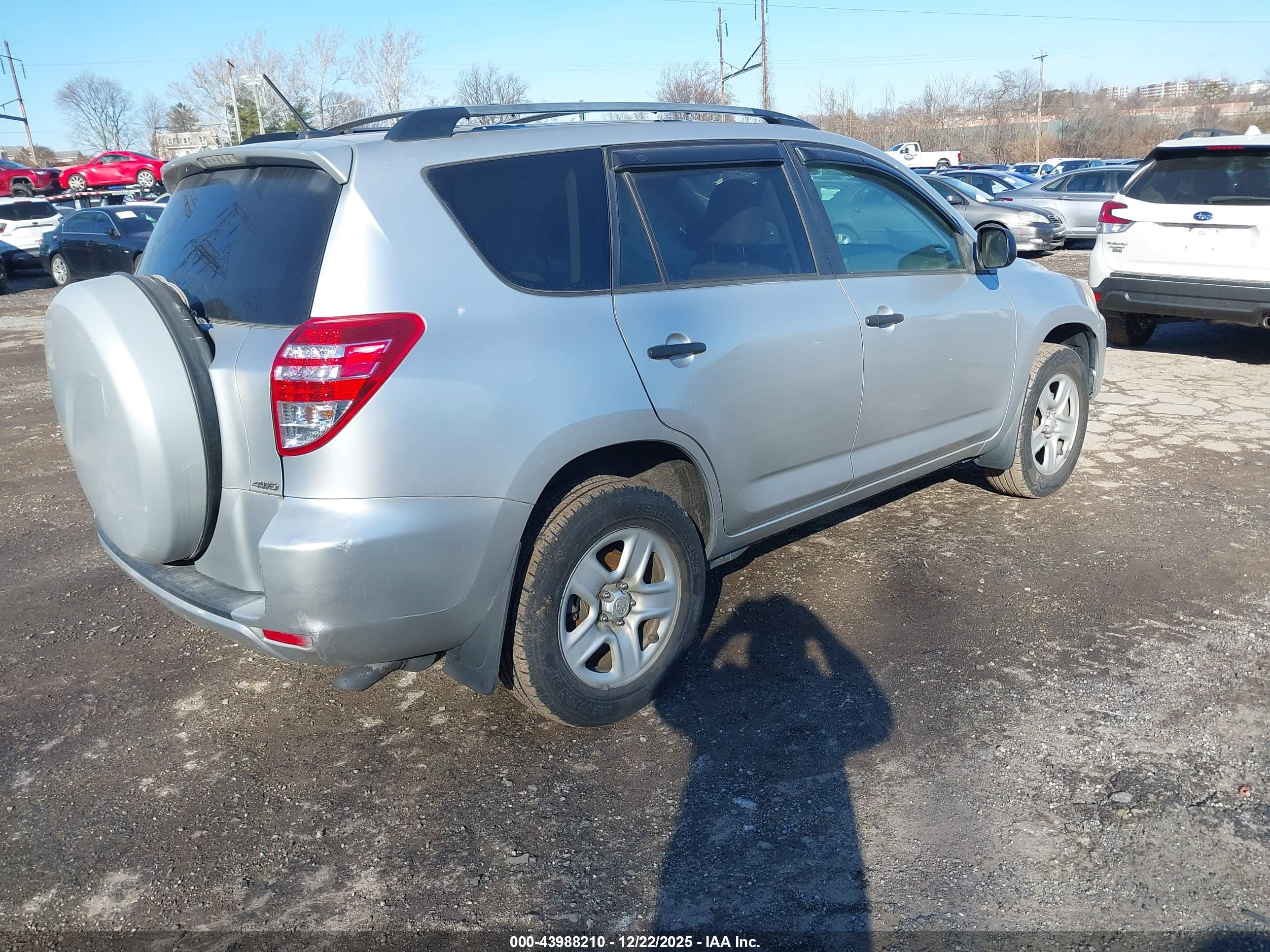 TOYOTA RAV4 image 4