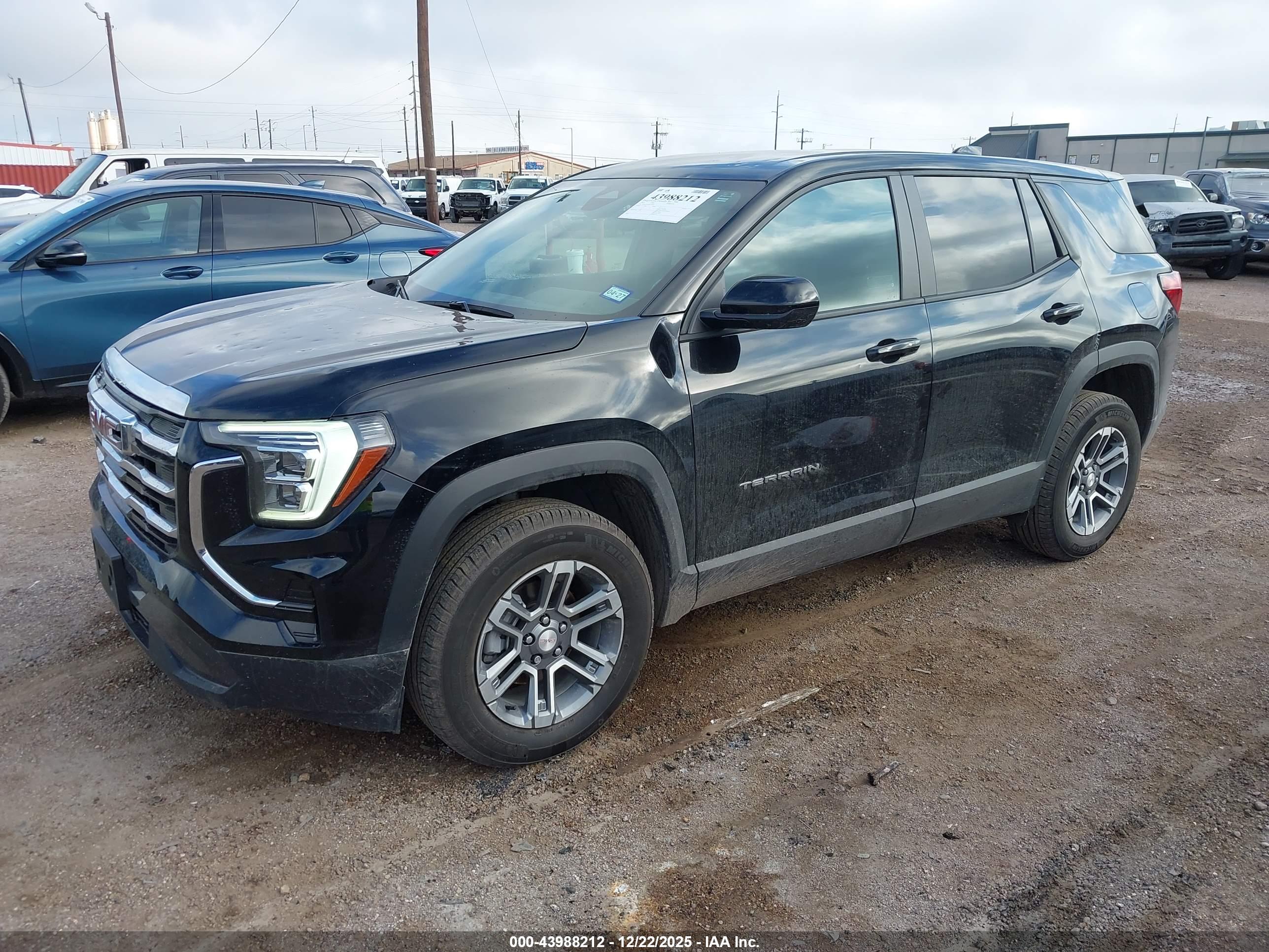 GMC TERRAIN image 2