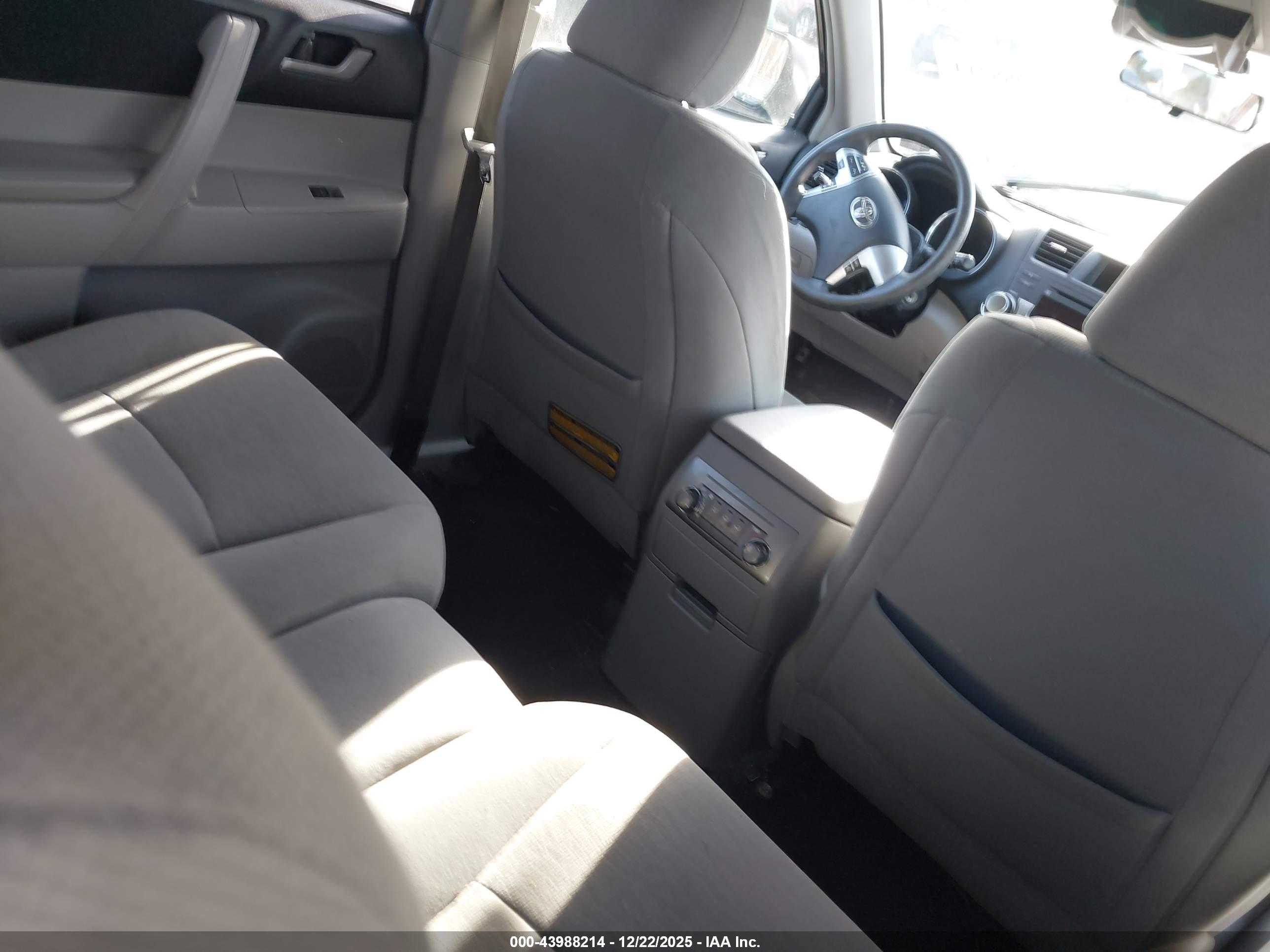 TOYOTA HIGHLANDER image 8