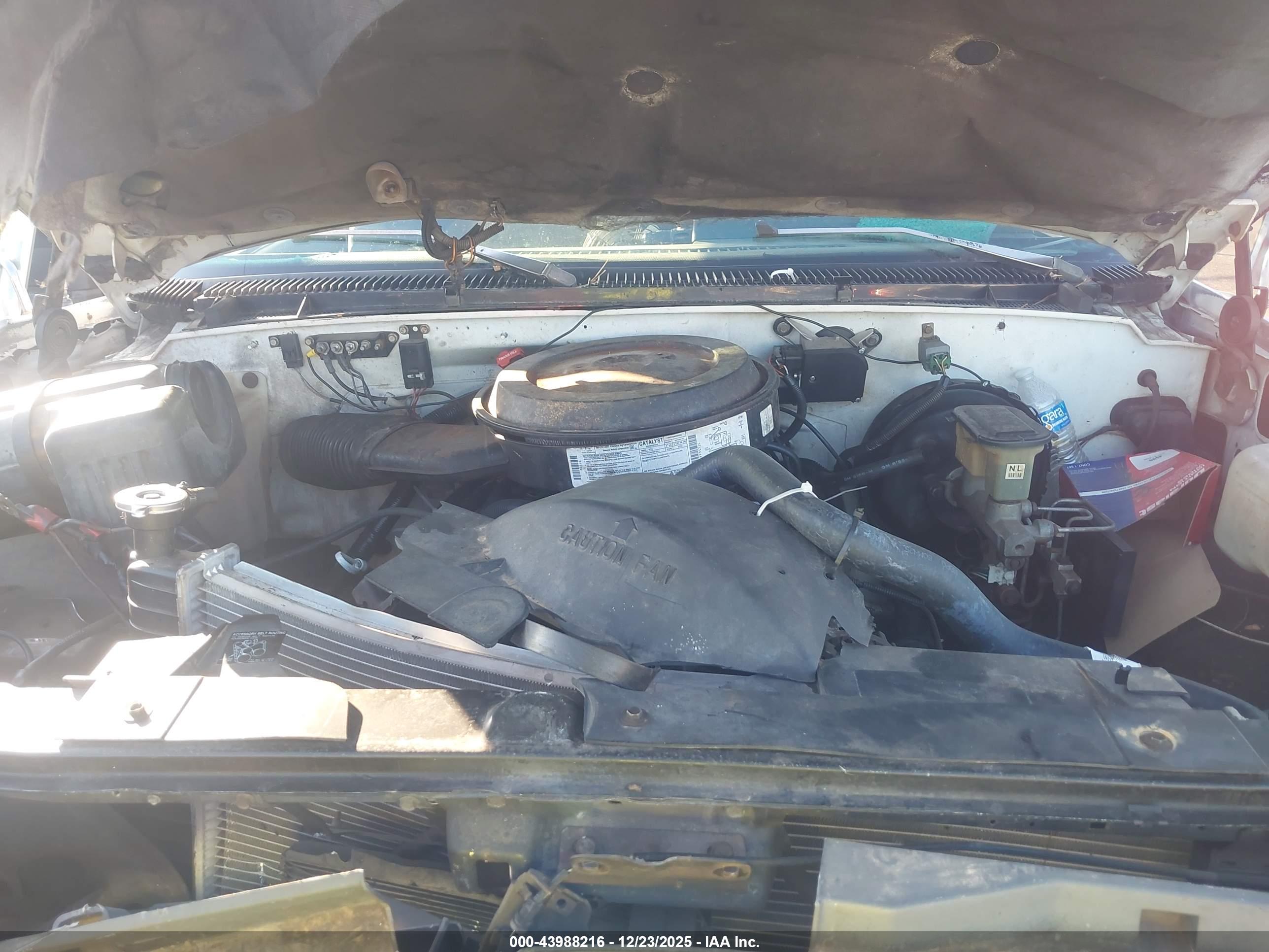 CHEVROLET GMT-400 image 10