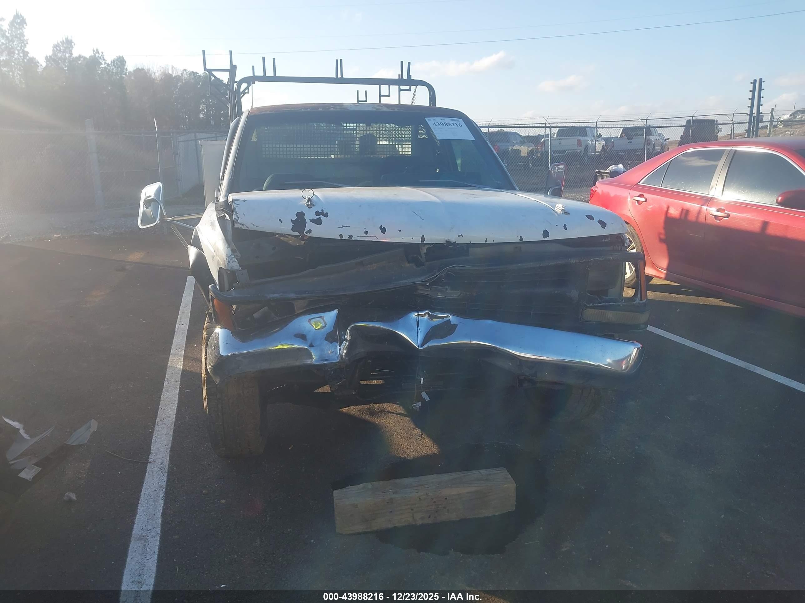 CHEVROLET GMT-400 image 6