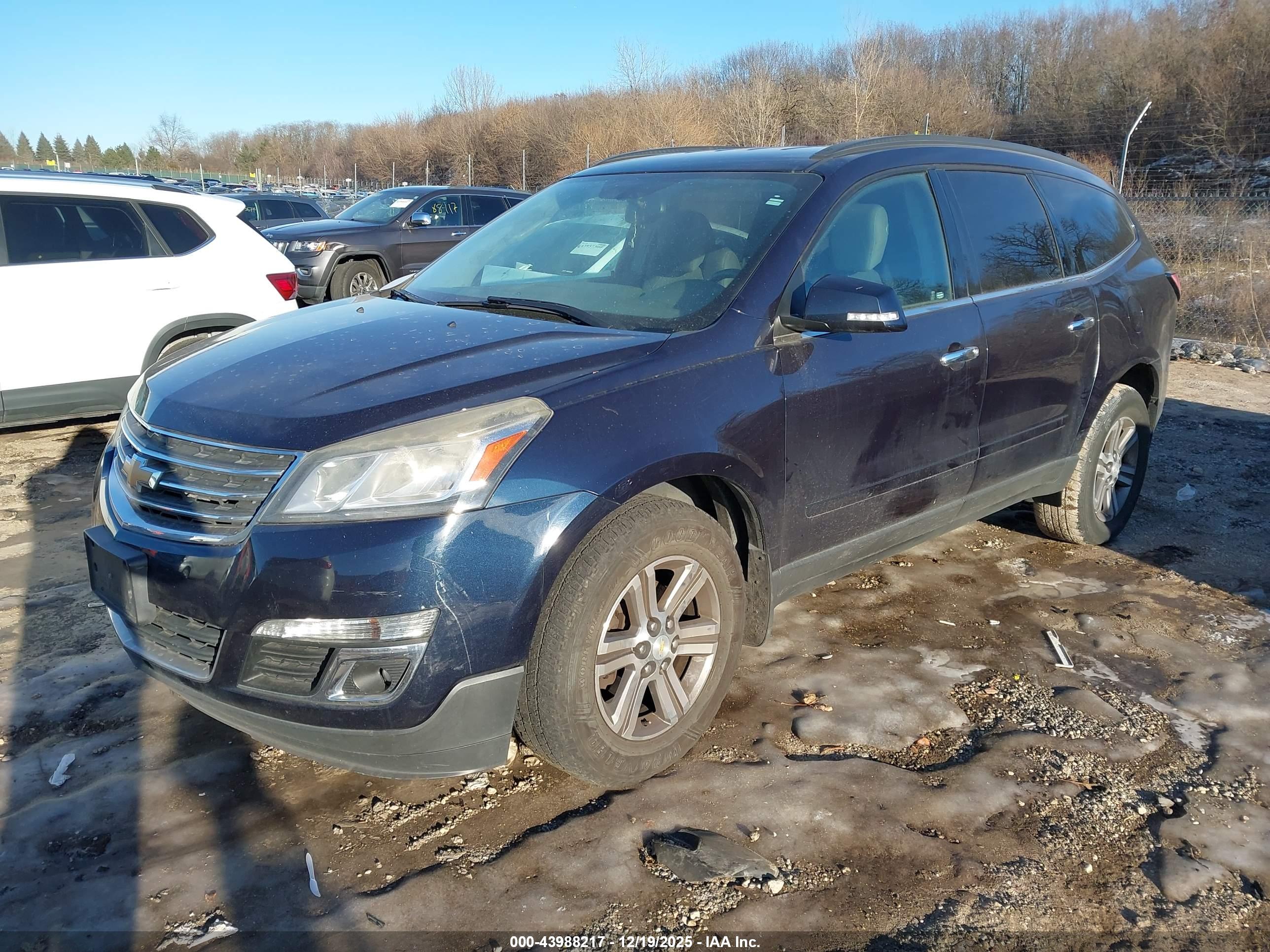 CHEVROLET TRAVERSE image 2