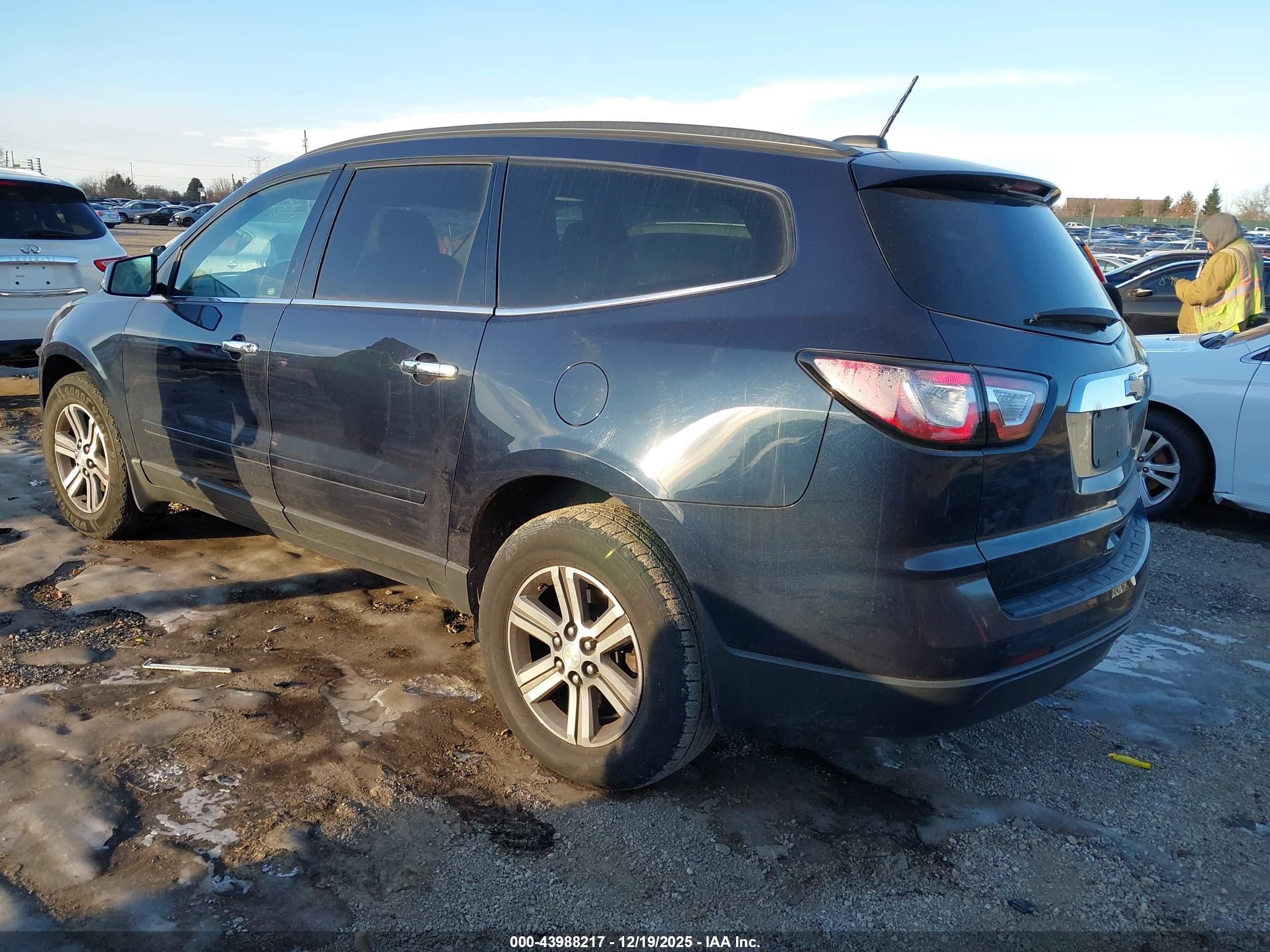 CHEVROLET TRAVERSE image 3