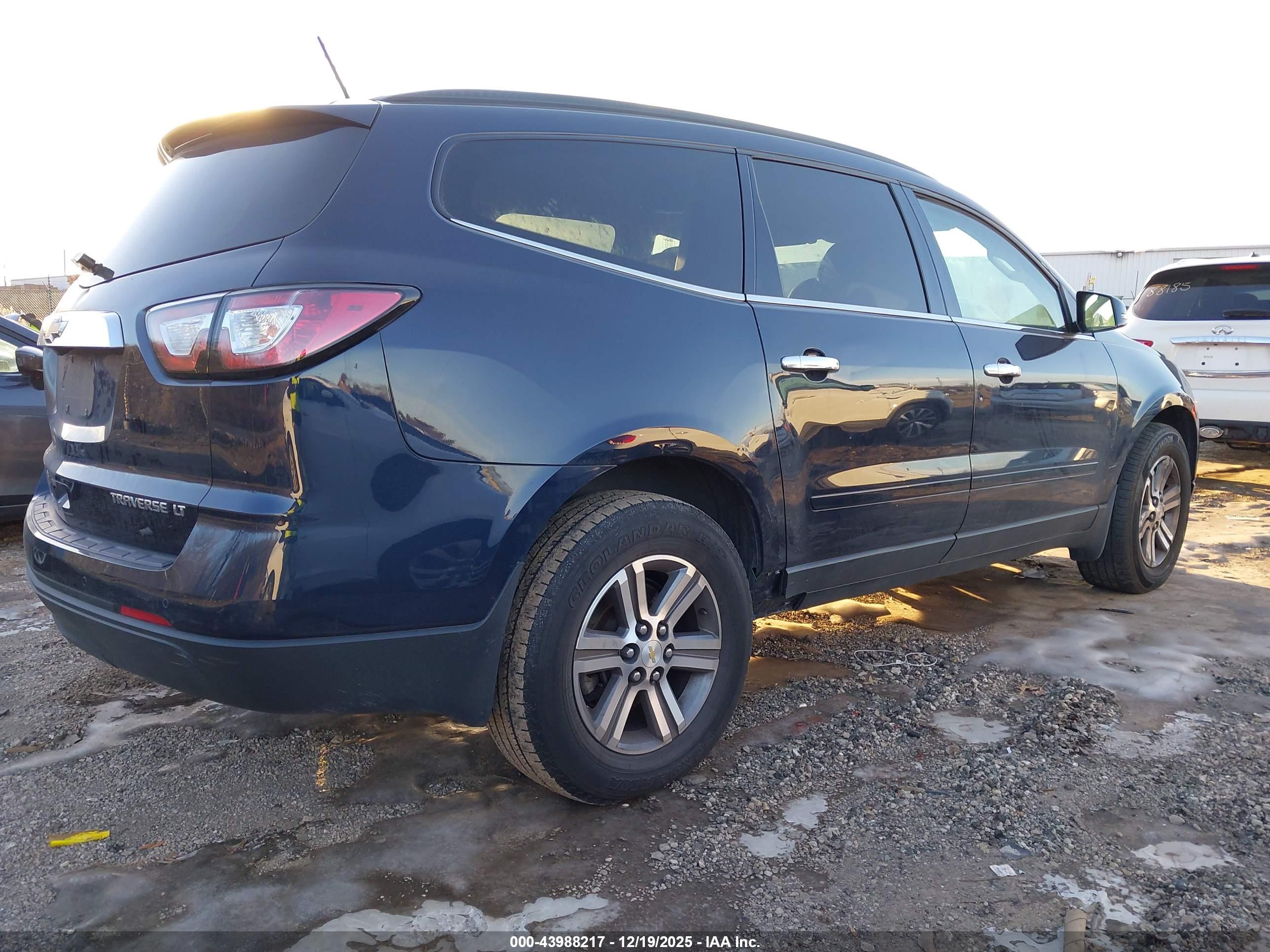 CHEVROLET TRAVERSE image 4