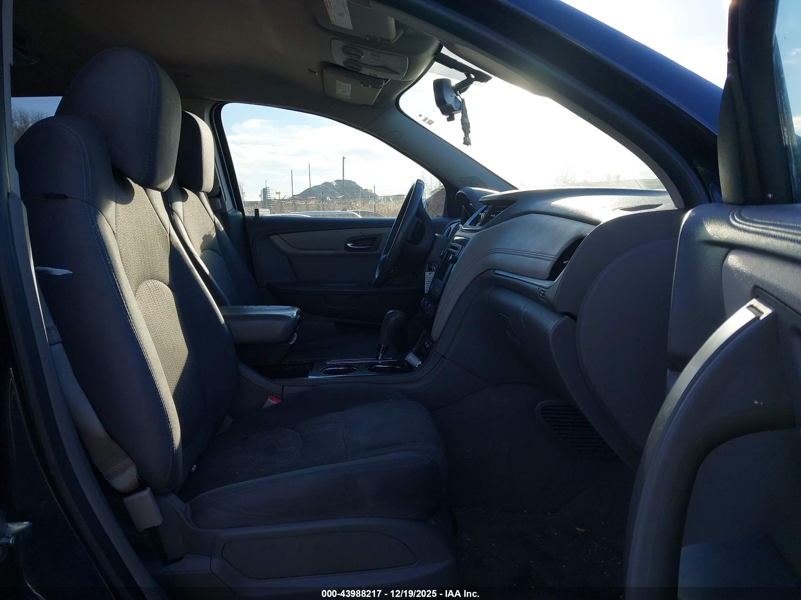 CHEVROLET TRAVERSE image 5