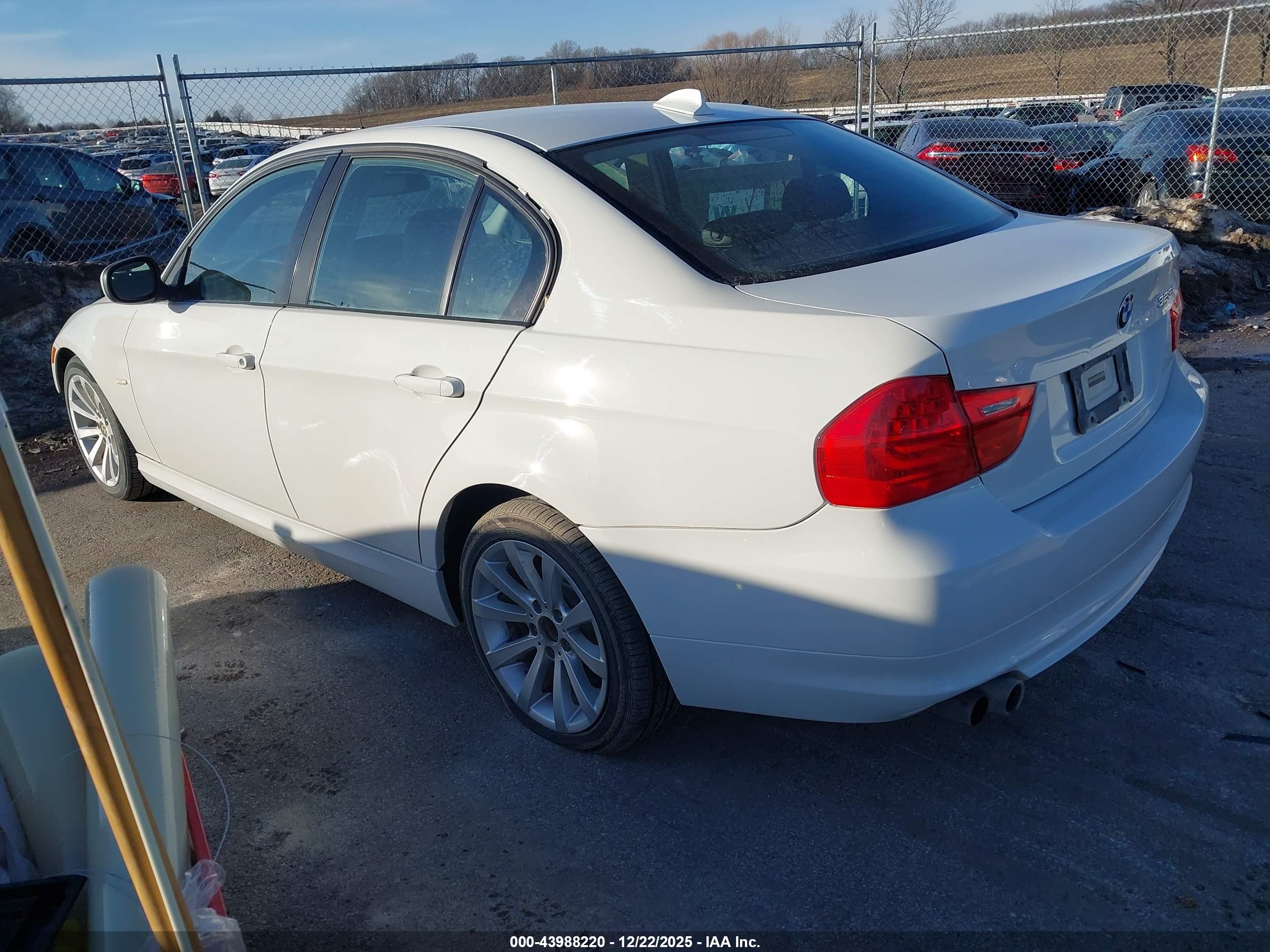 BMW 328I image 3