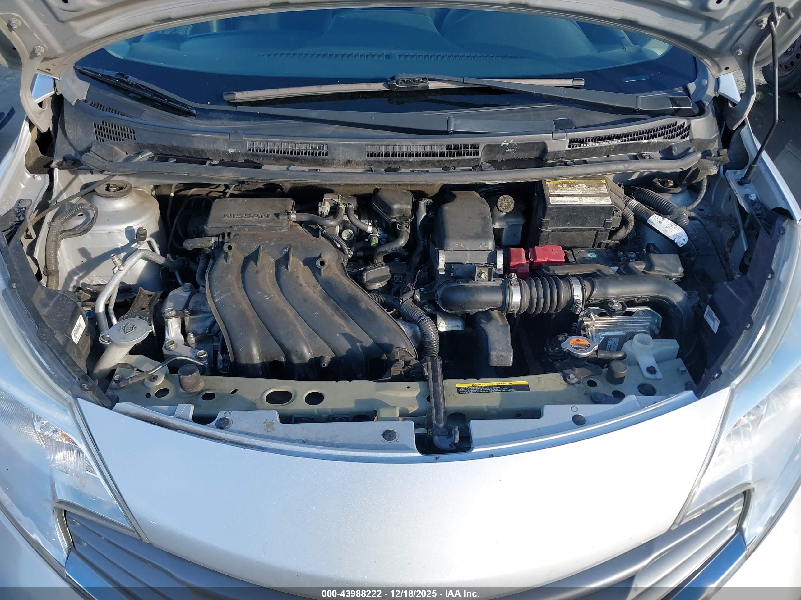 NISSAN VERSA image 10