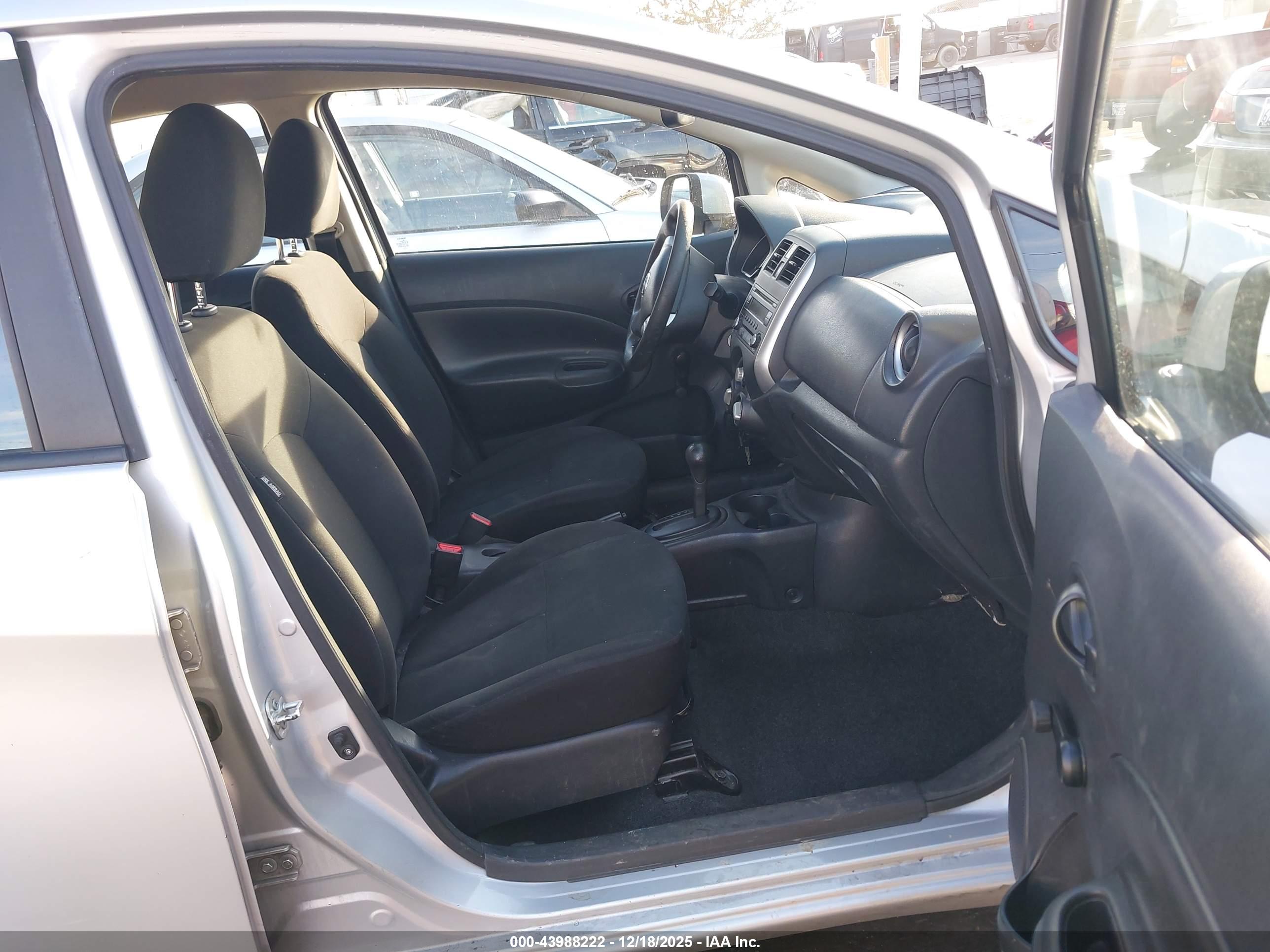NISSAN VERSA image 5