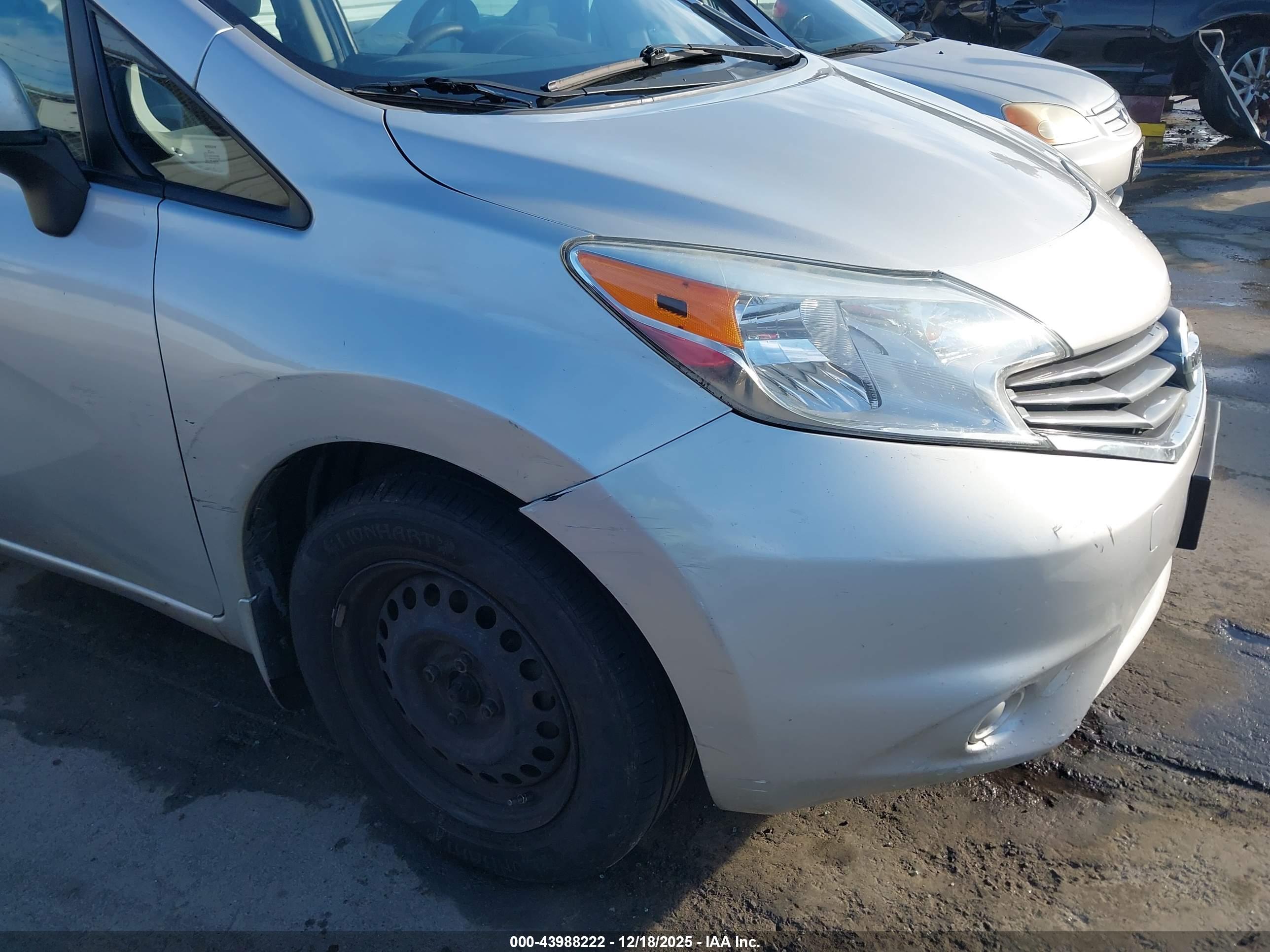 NISSAN VERSA image 6