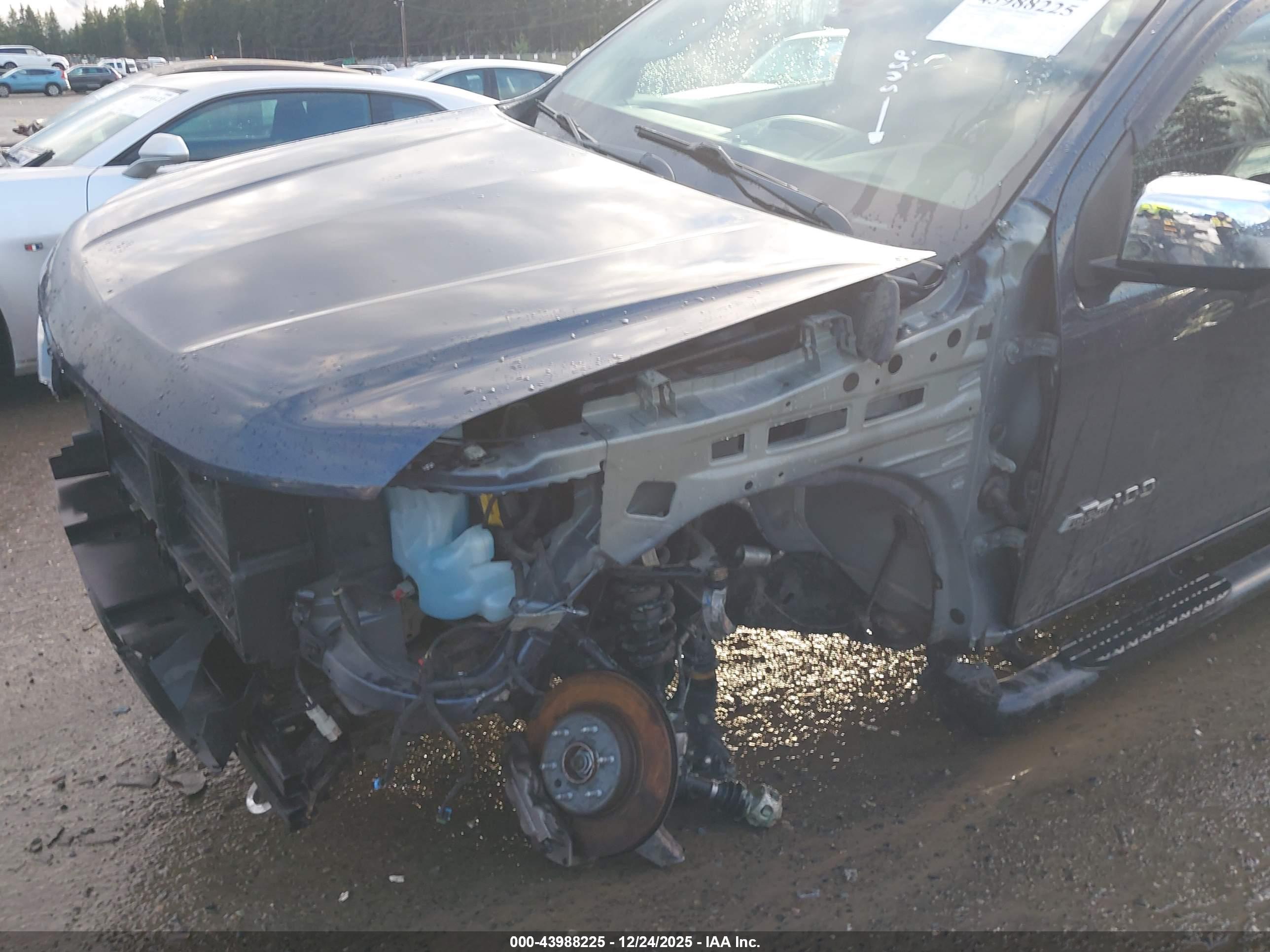 CHEVROLET COLORADO image 6