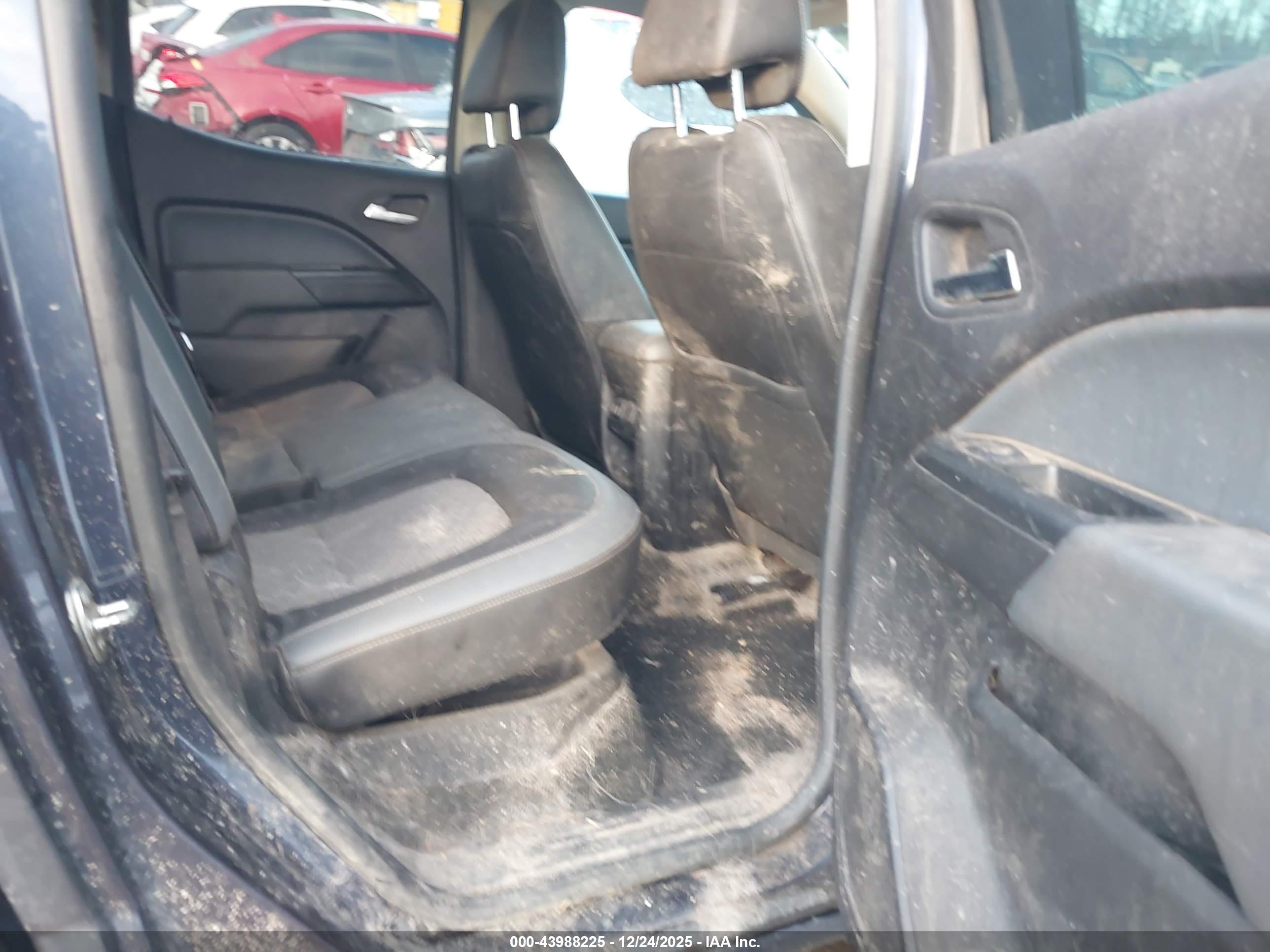 CHEVROLET COLORADO image 8