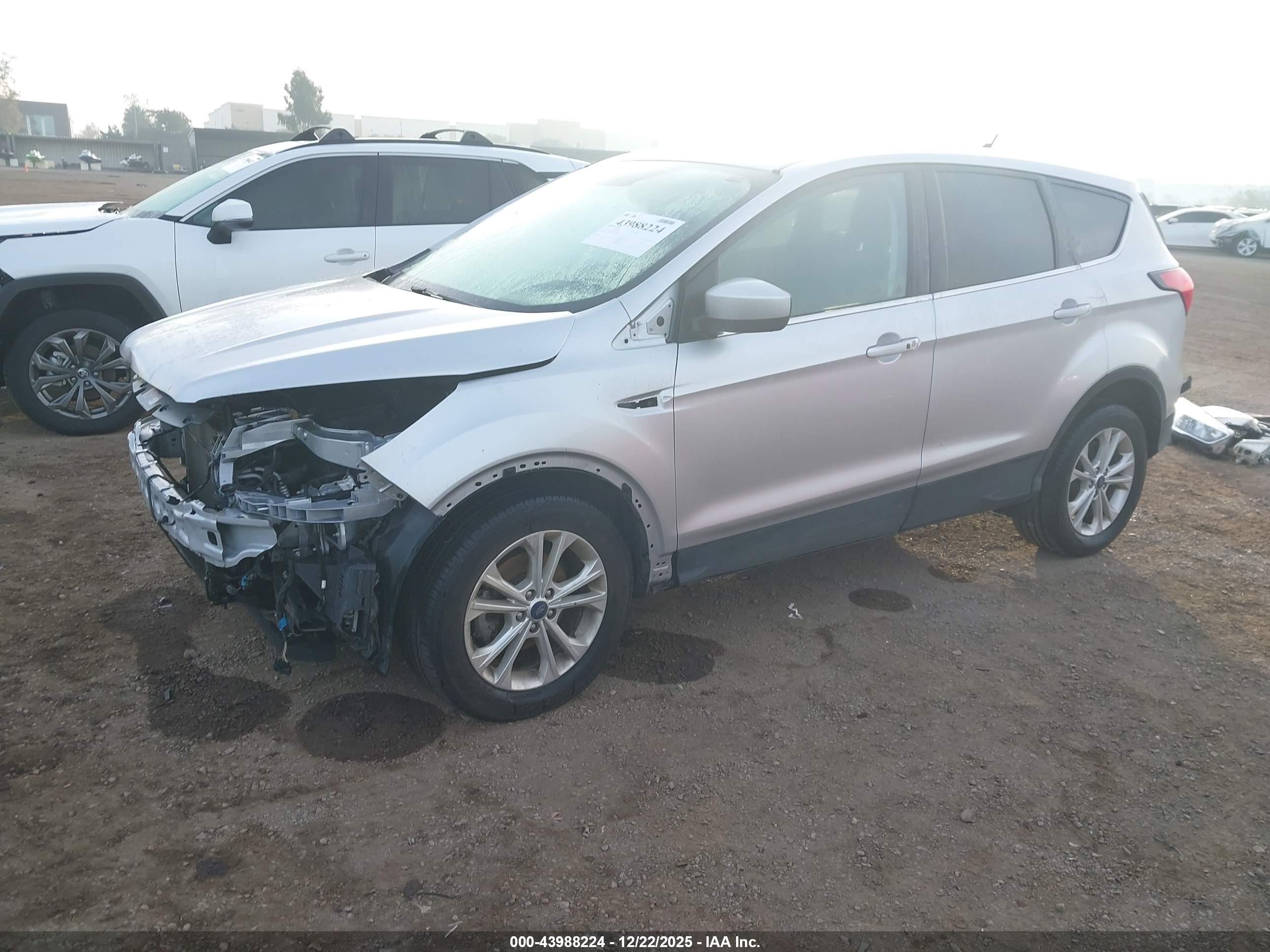 FORD ESCAPE image 2