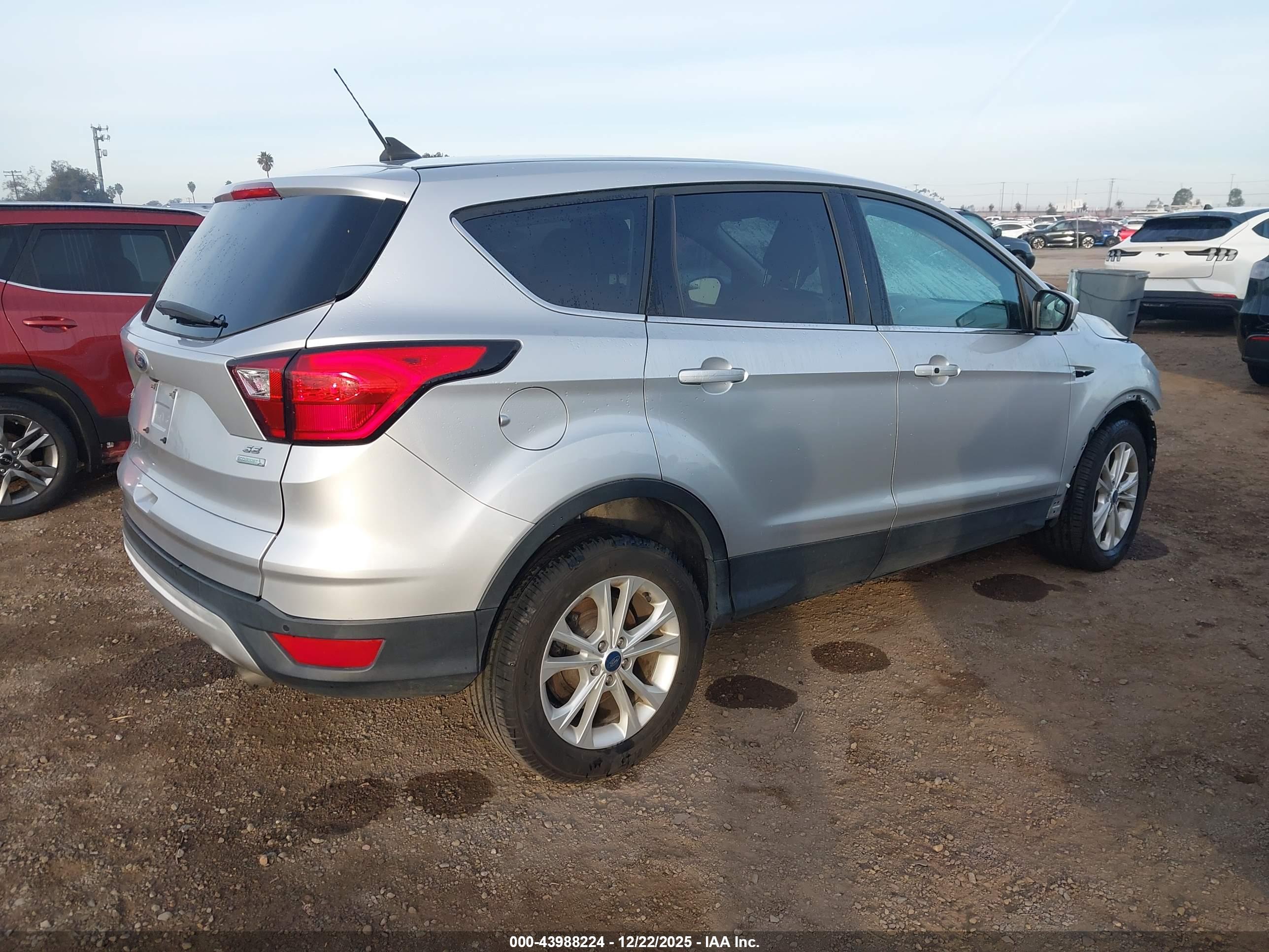 FORD ESCAPE image 4