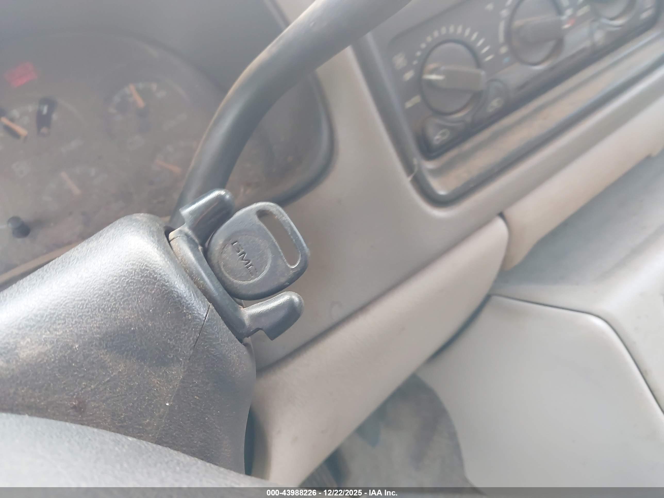 GMC YUKON image 11