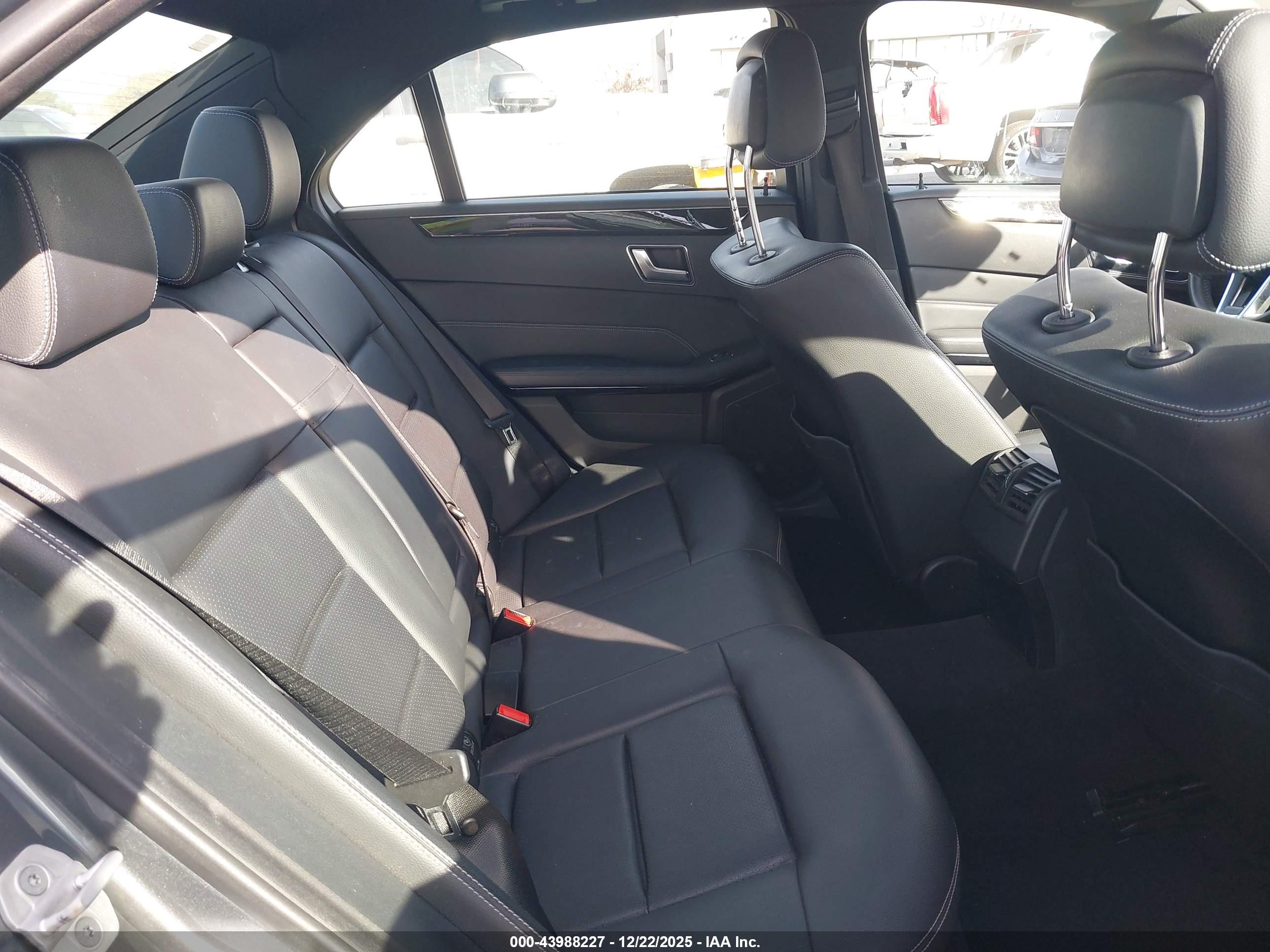 MERCEDES-BENZ E image 8