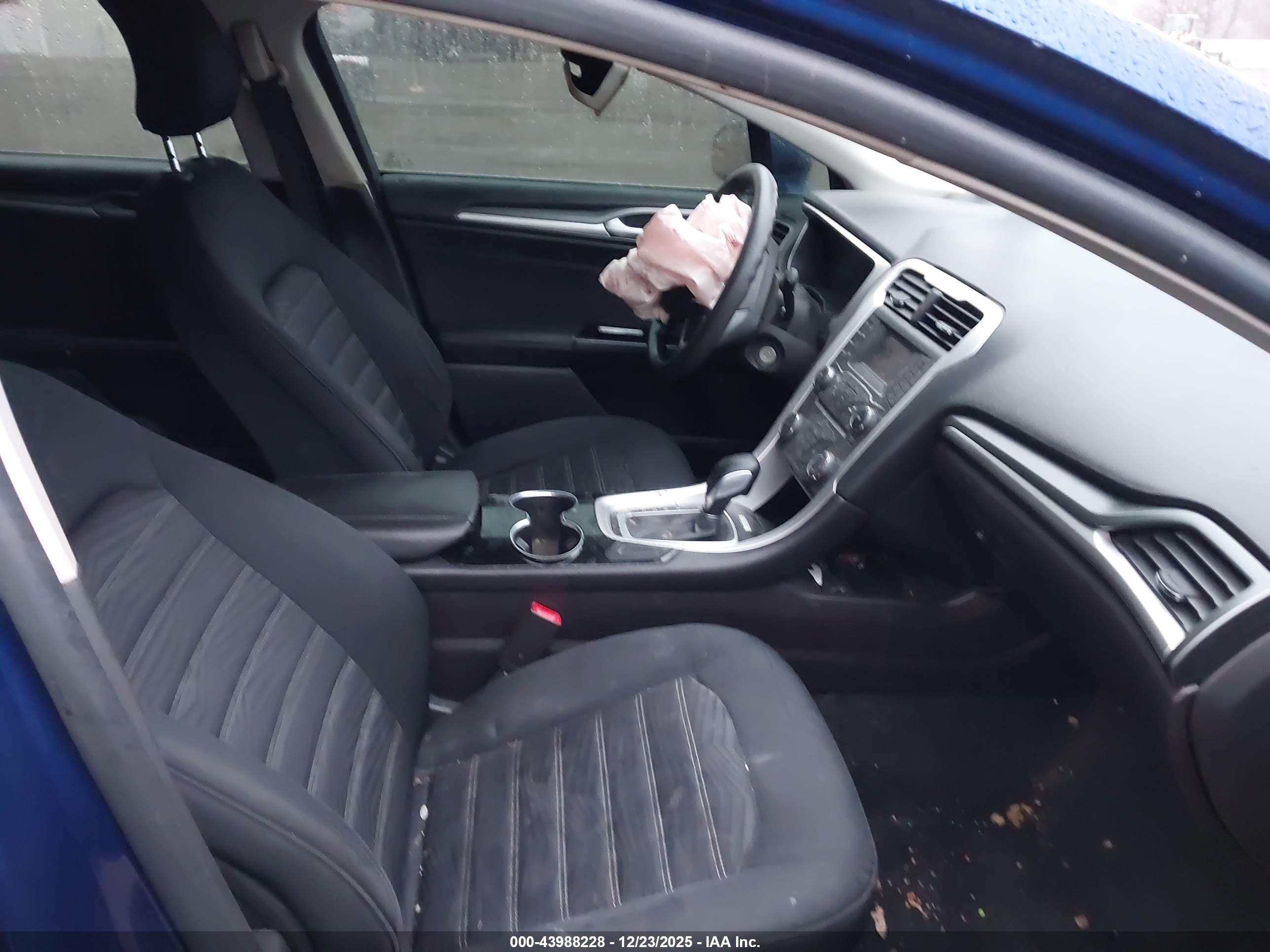 FORD FUSION image 5