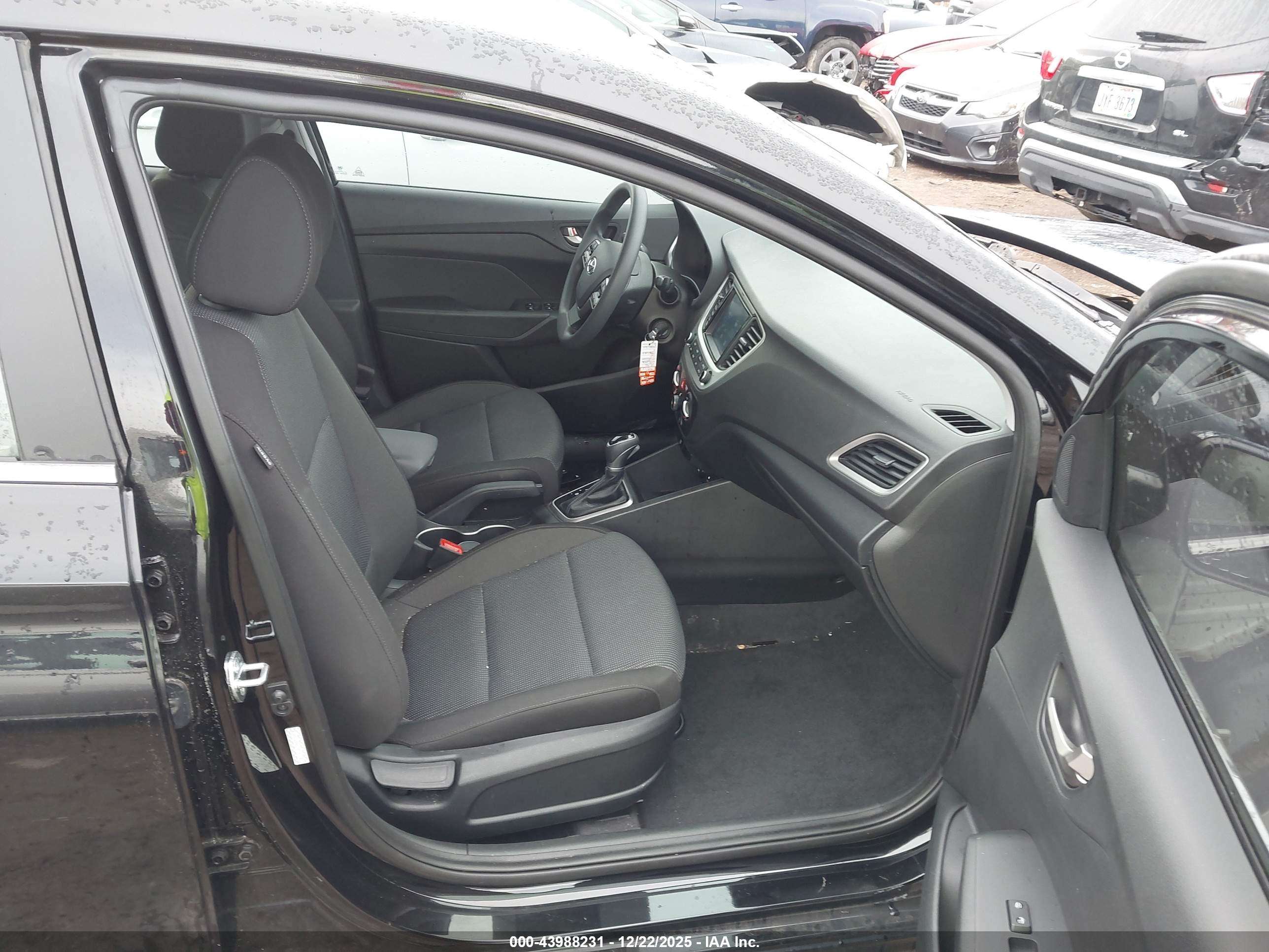 HYUNDAI ACCENT image 5